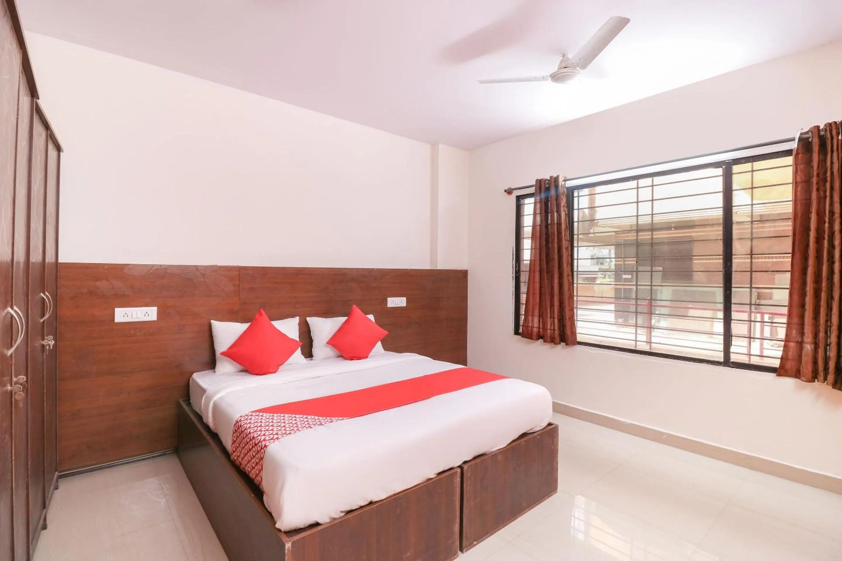 Bedroom, Bed in Hotel O The Royal International Hotel