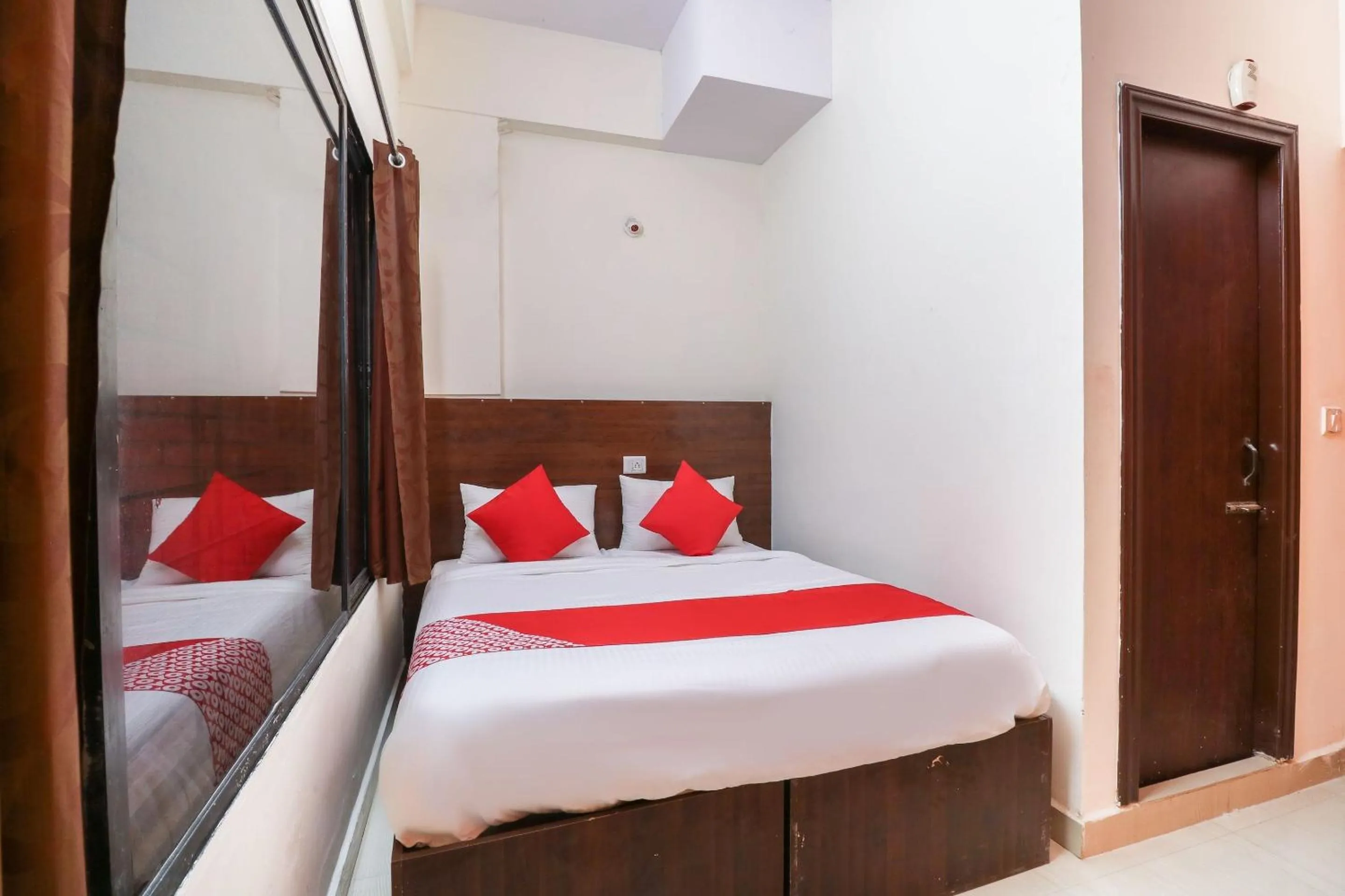 Bedroom, Bed in Hotel O The Royal International Hotel