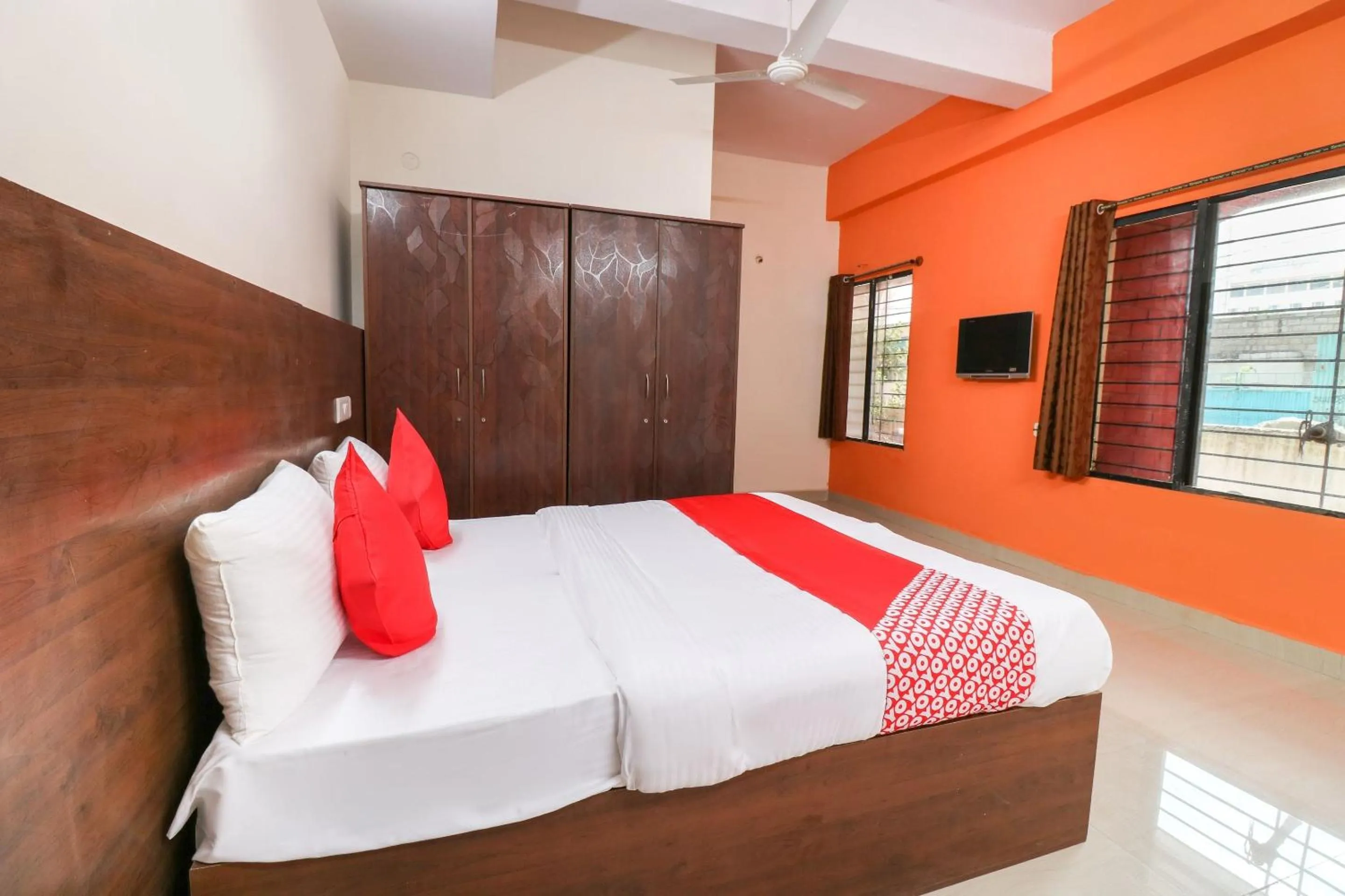 Bedroom, Bed in Hotel O The Royal International Hotel