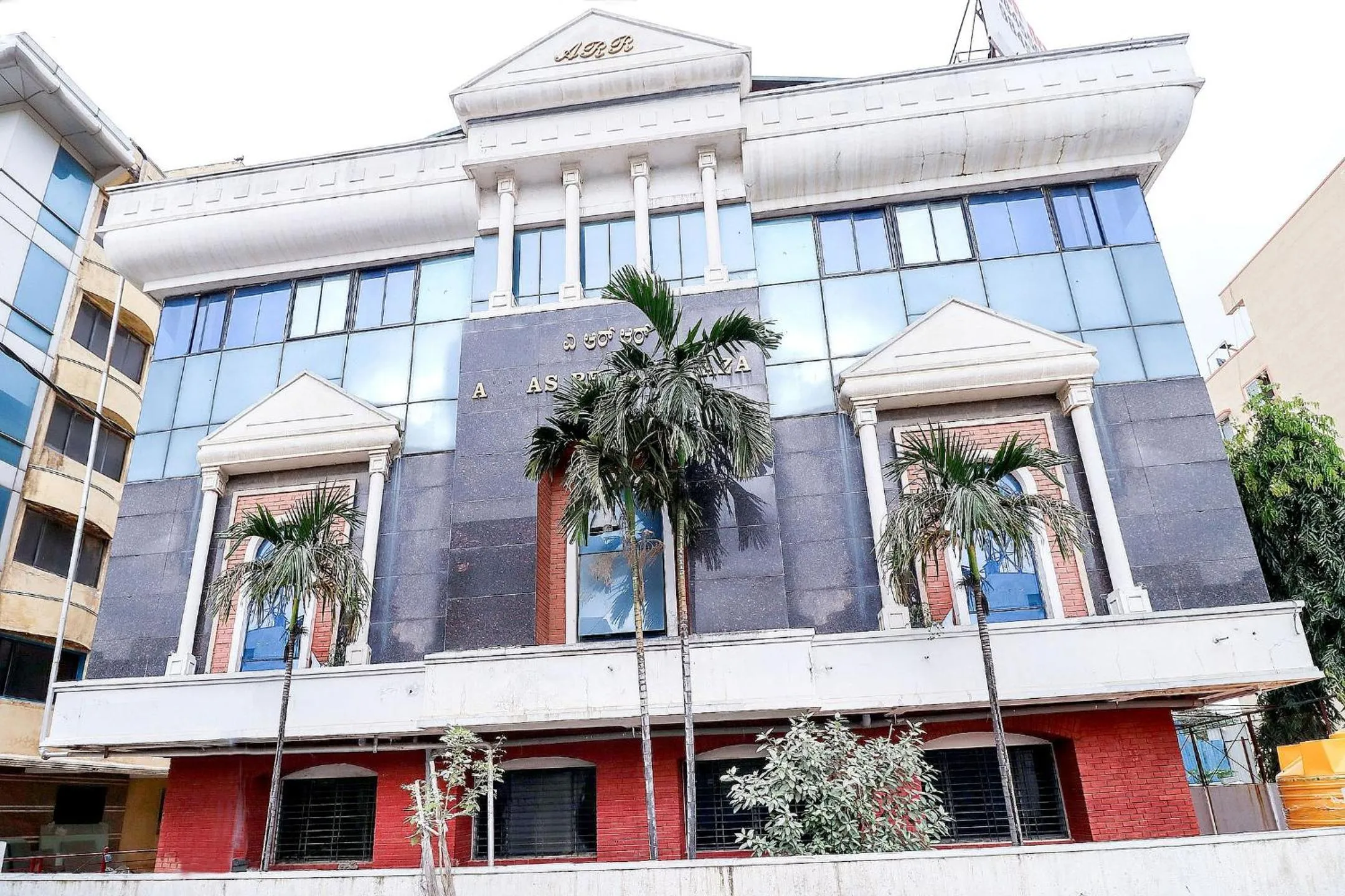 Facade/entrance in Hotel O The Royal International Hotel