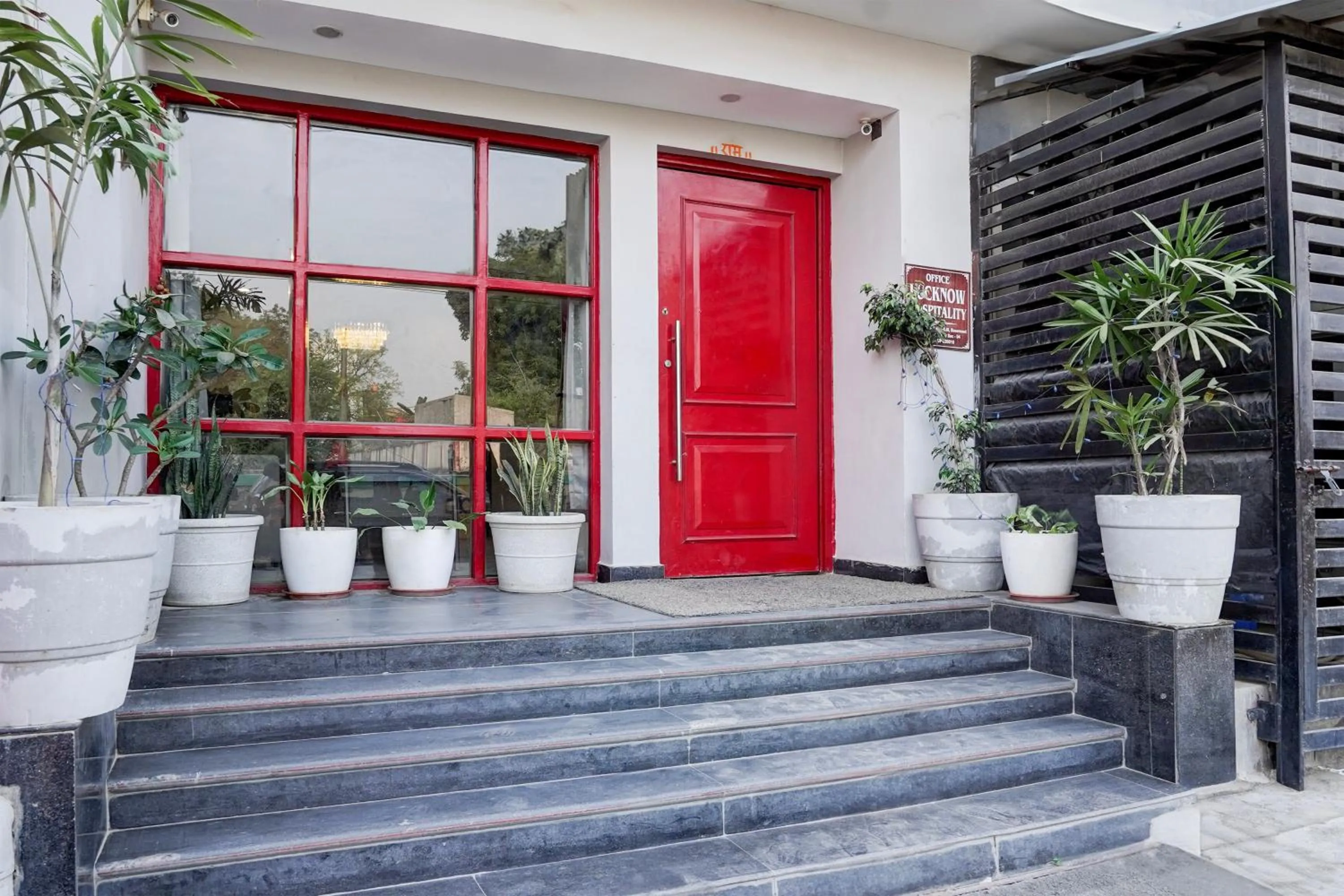 Facade/entrance in Townhouse Gomti Nagar Sector 6 Near Ekana Stadium