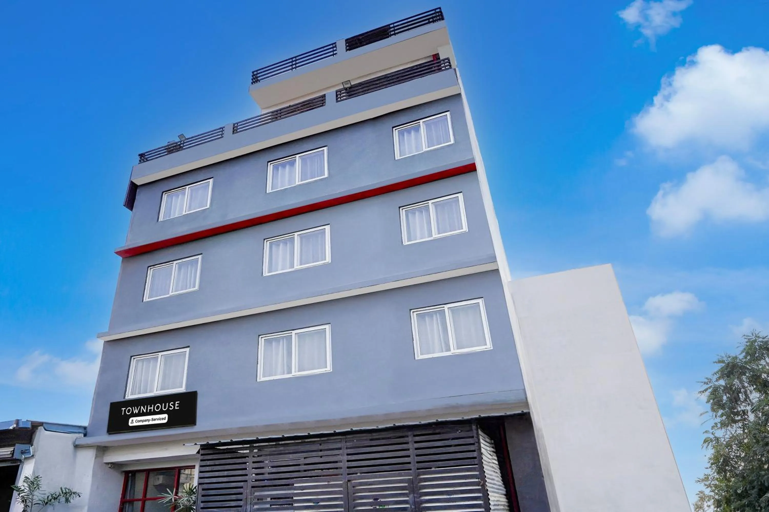 Facade/entrance in Townhouse Gomti Nagar Sector 6 Near Ekana Stadium