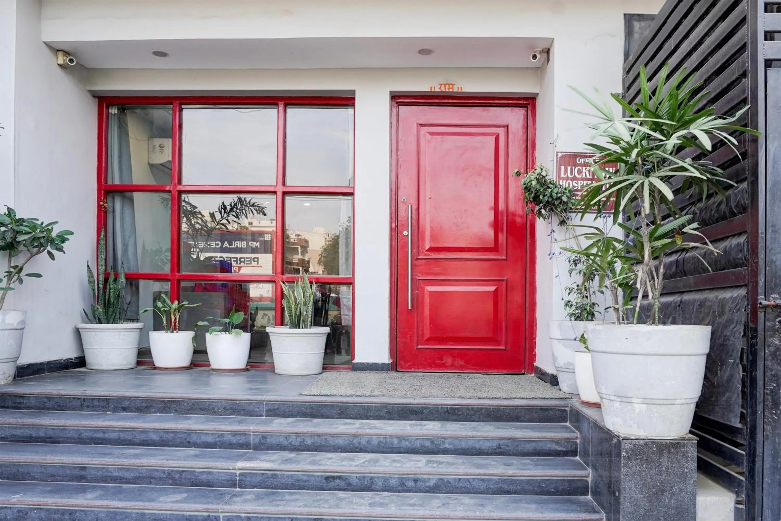 Facade/entrance in Townhouse Gomti Nagar Sector 6 Near Ekana Stadium