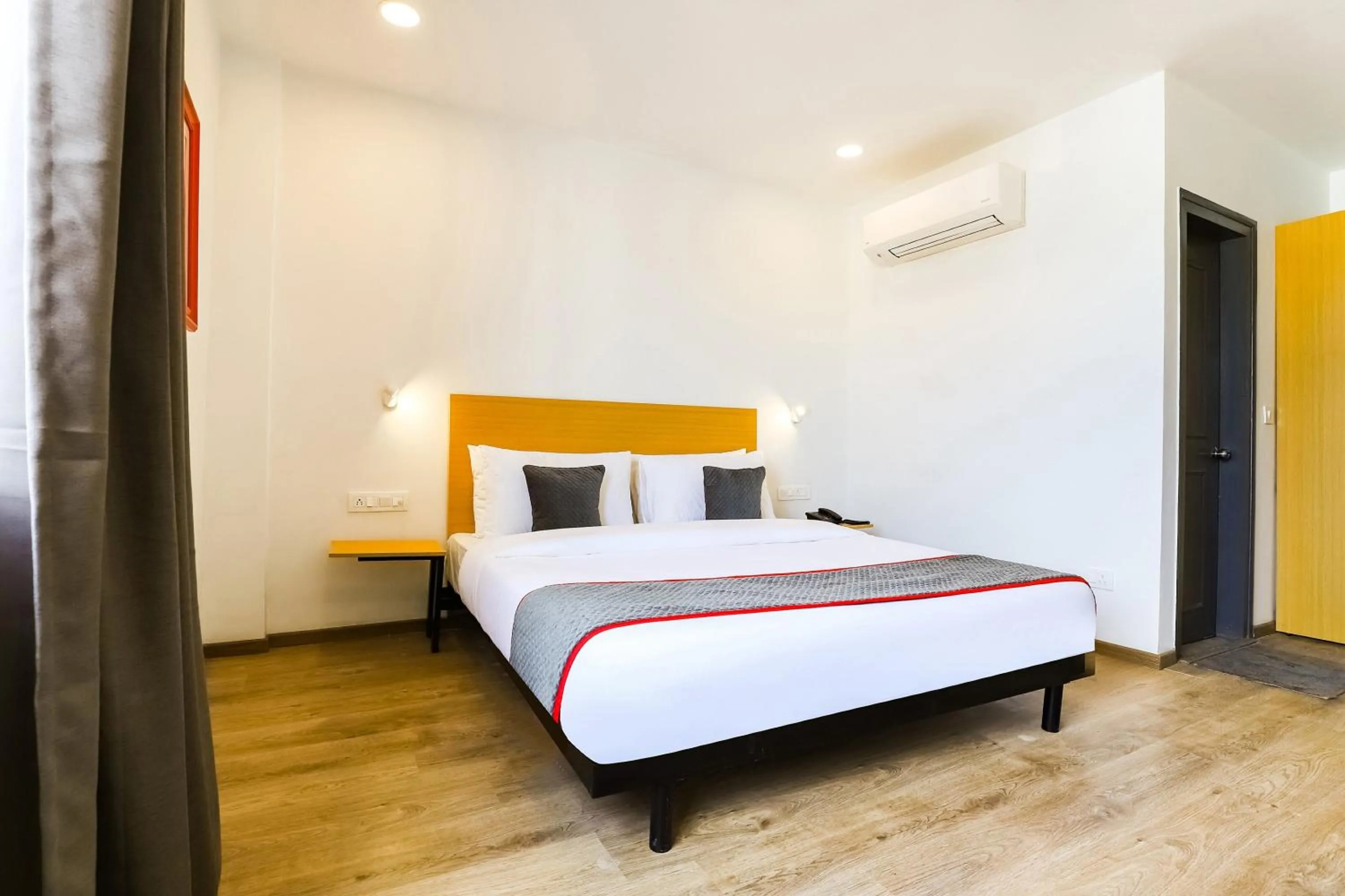 Lobby or reception, Bed in Townhouse Prithvi Resort Near Phoenix Palassio