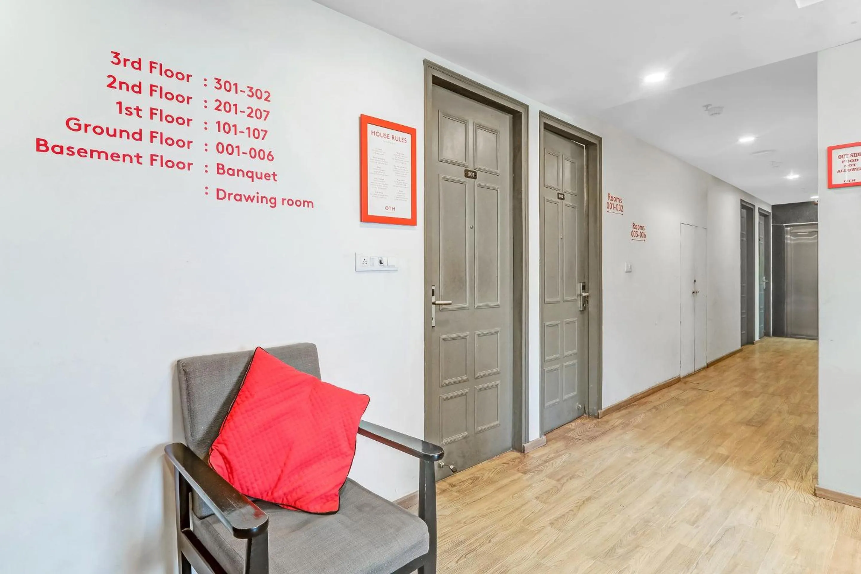 Lobby or reception in Super Townhouse 139 Ashiyana Smriti Upvan Near Emerald Mall Lucknow