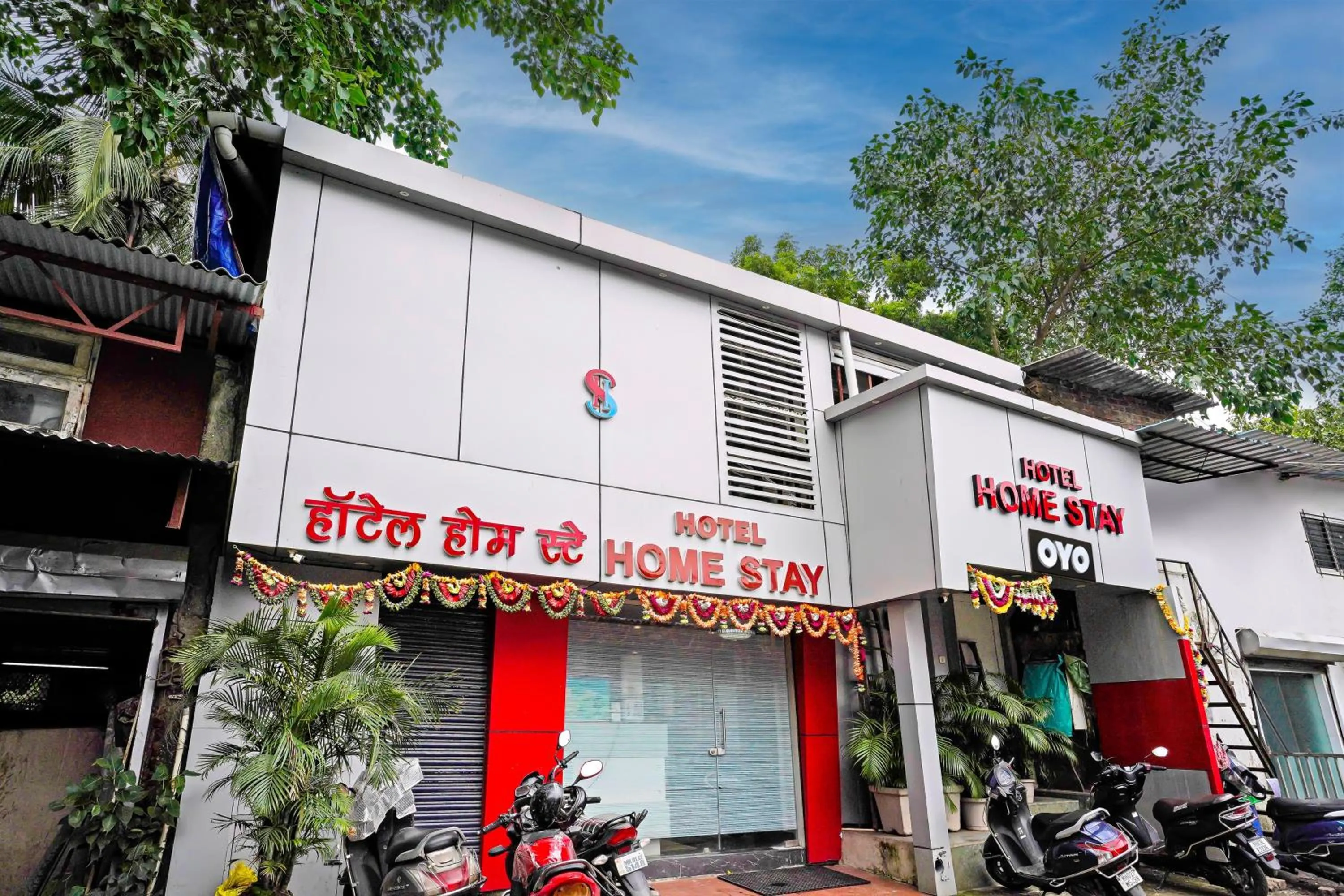 Facade/entrance in Hotel O Homestay Andheri East