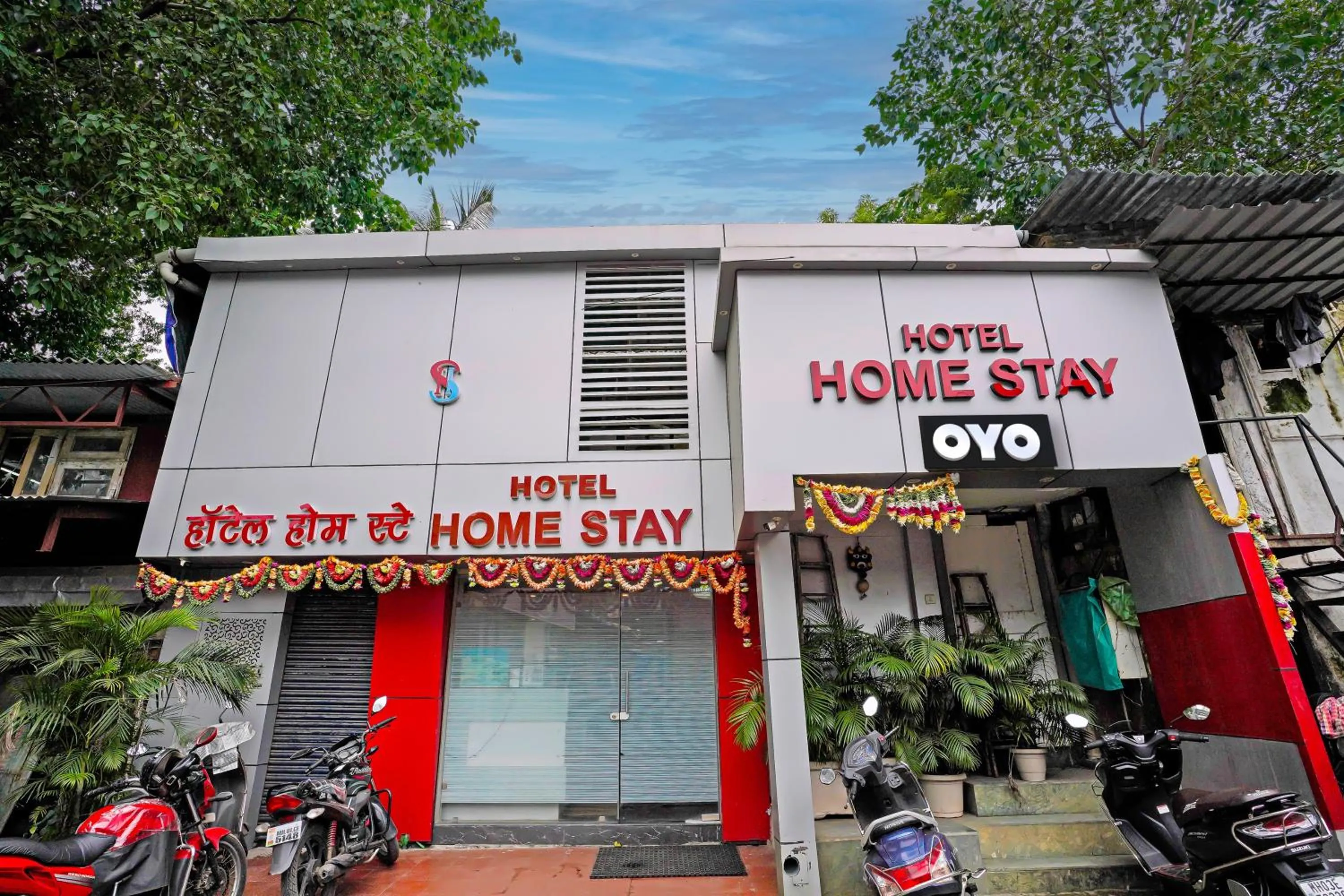 Facade/entrance in Hotel O Homestay Andheri East