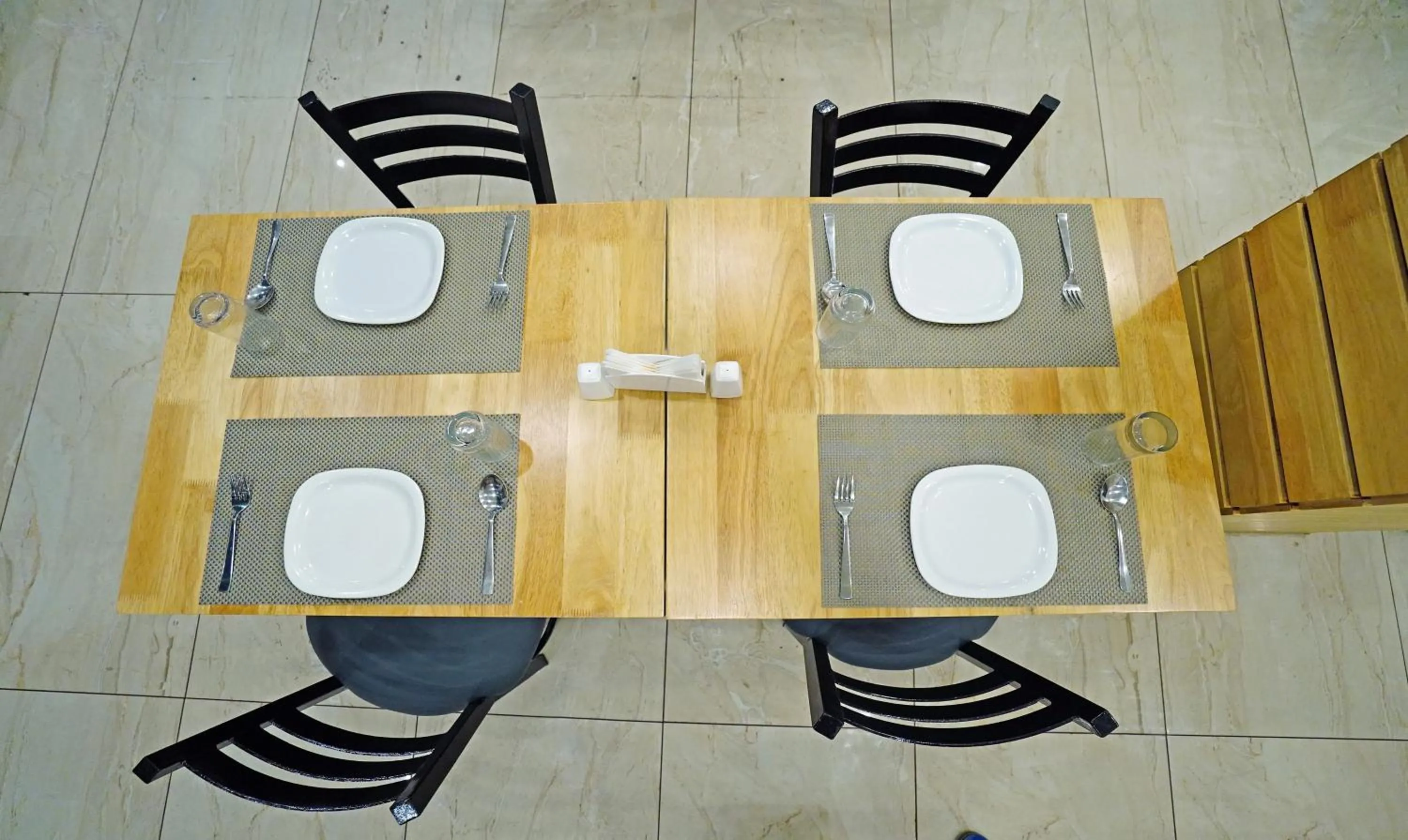 Restaurant/places to eat in Treebo Lazystay Grand Patia