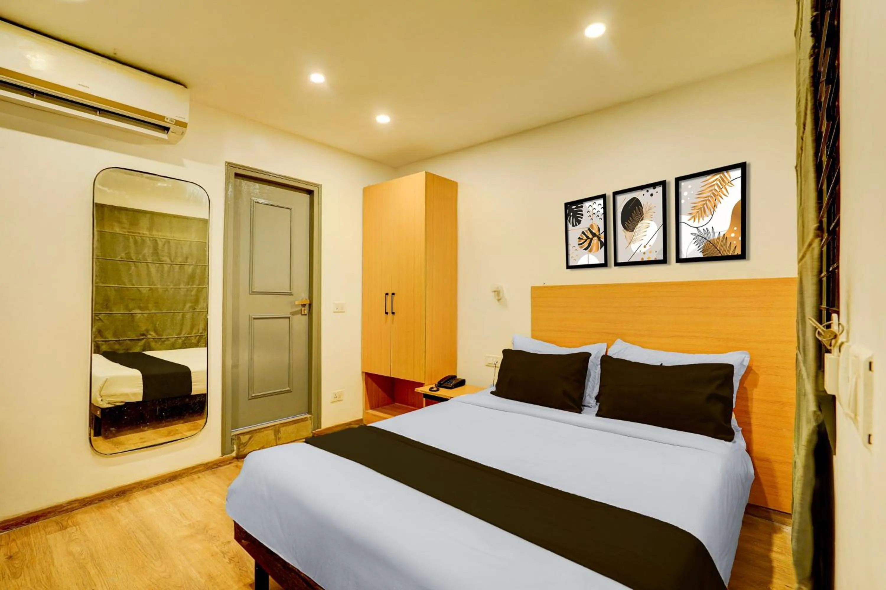 Bedroom, Bed in Super Townhouse Karmelaram Railway Station Sarjapur