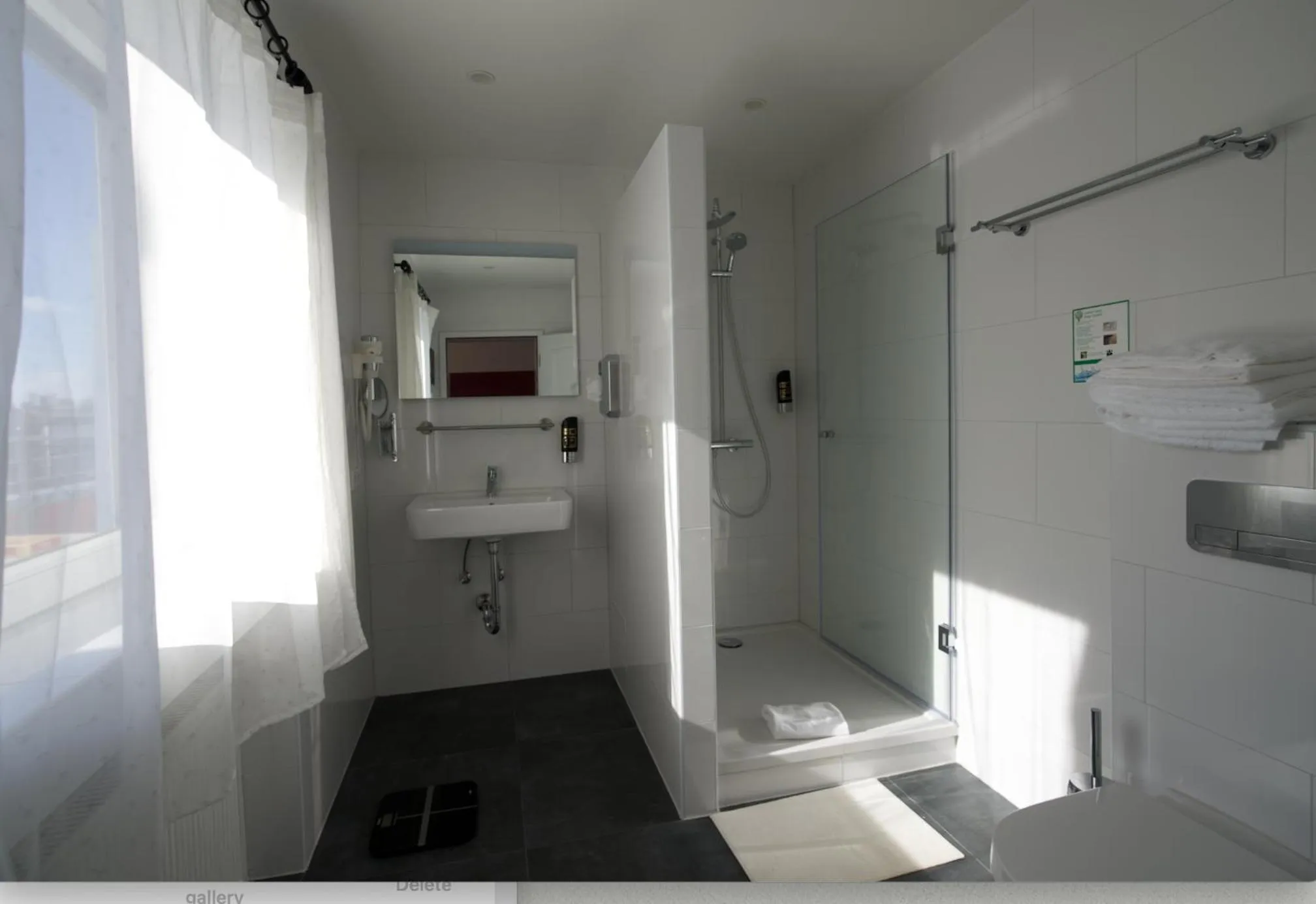 Shower in Hotel Merian