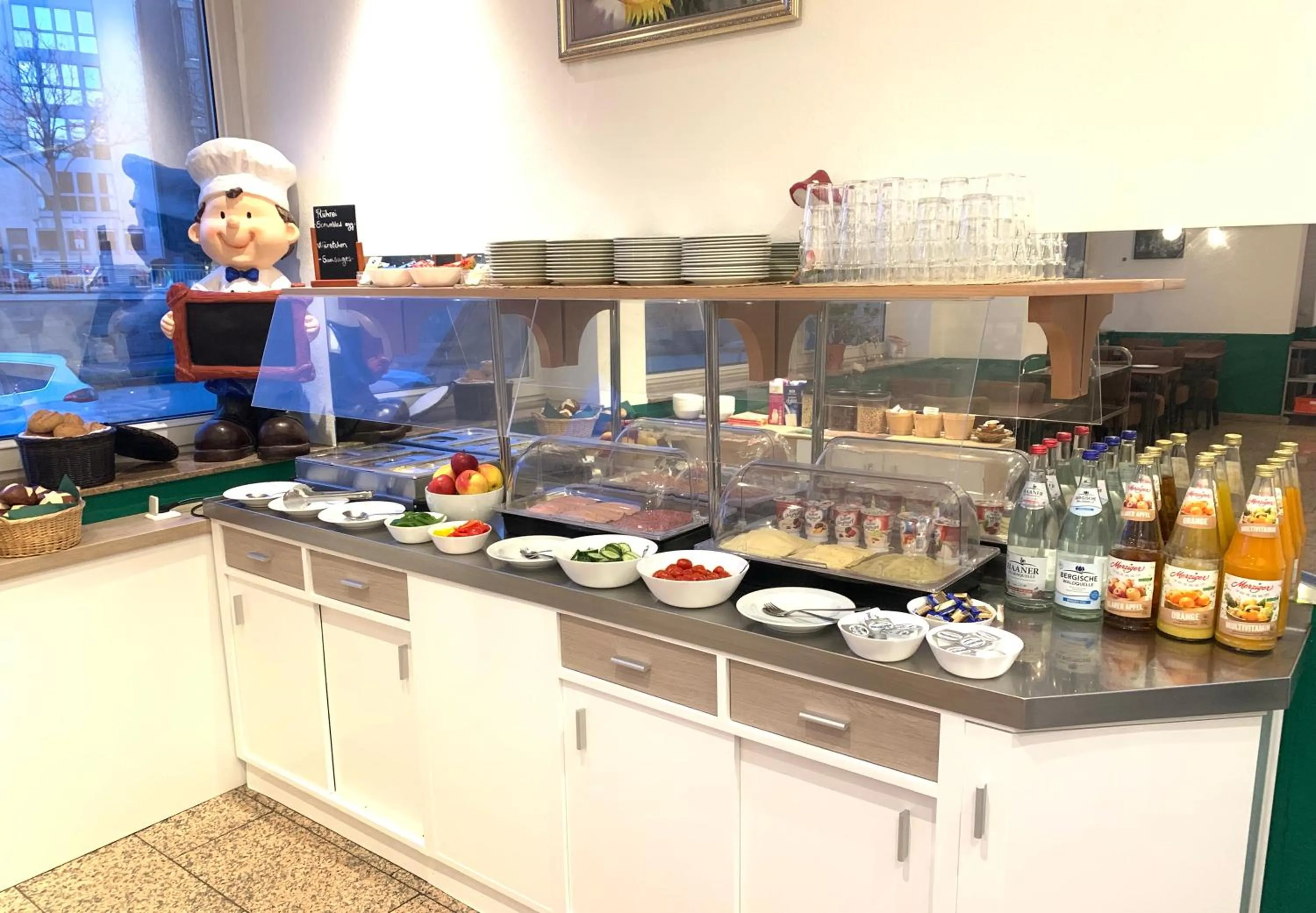 Restaurant/places to eat in Hotel Merian