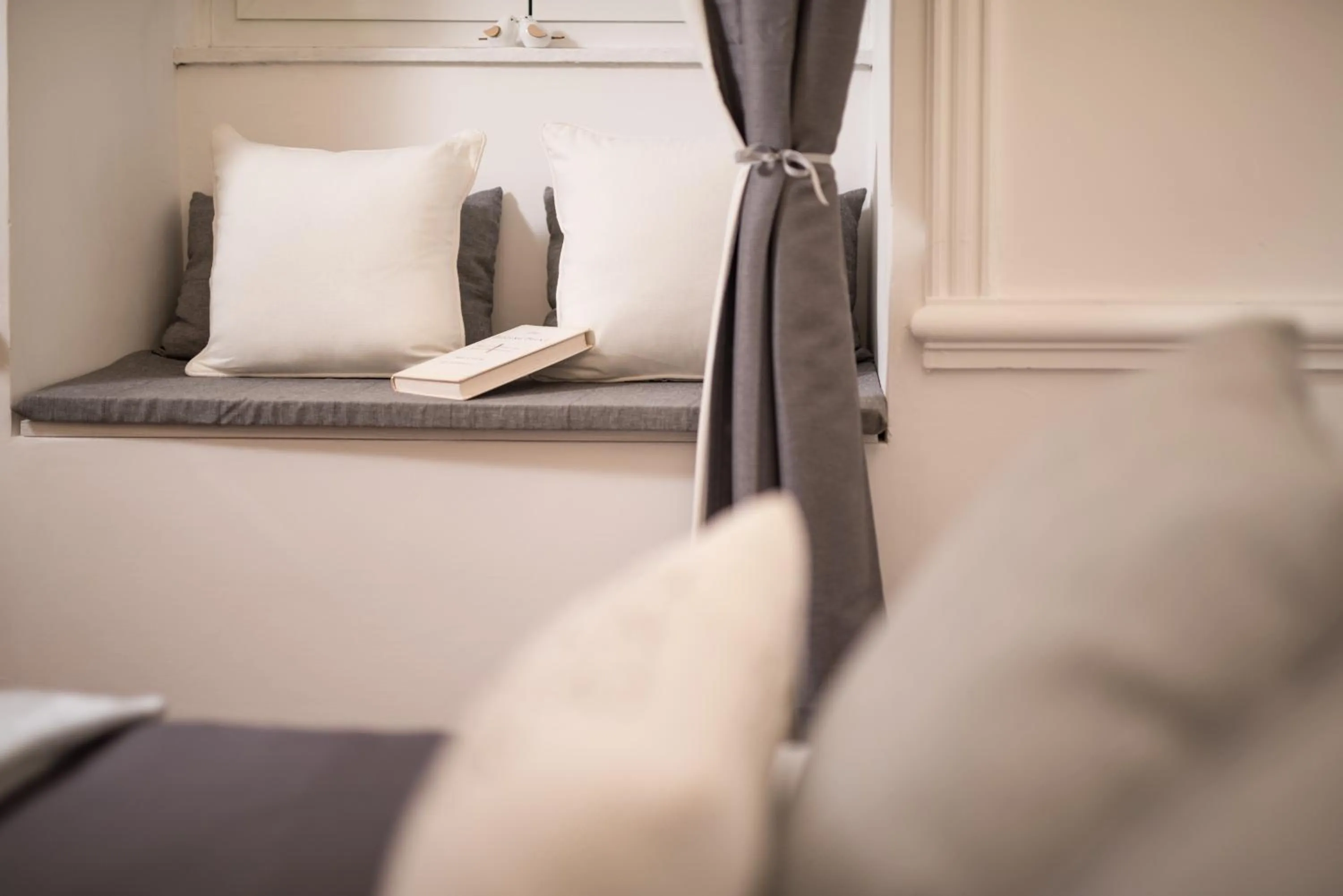 Decorative detail, Bed in Sweet Arco Farnese