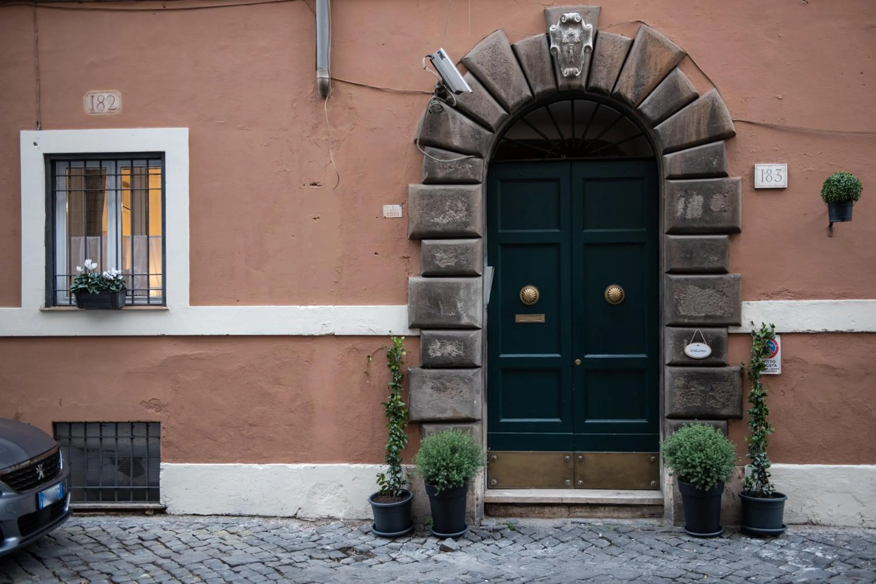 Facade/entrance in Sweet Arco Farnese