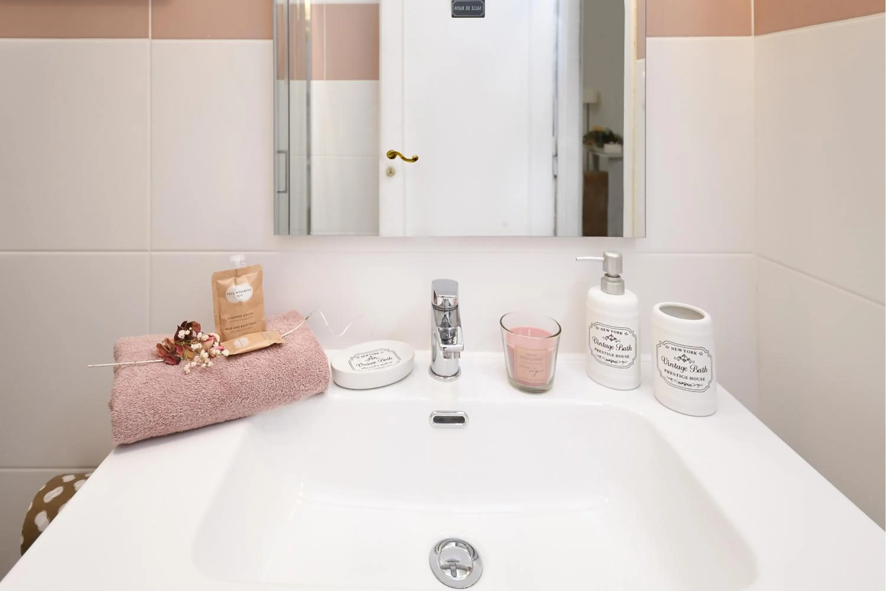 Bathroom in Sweet Arco Farnese