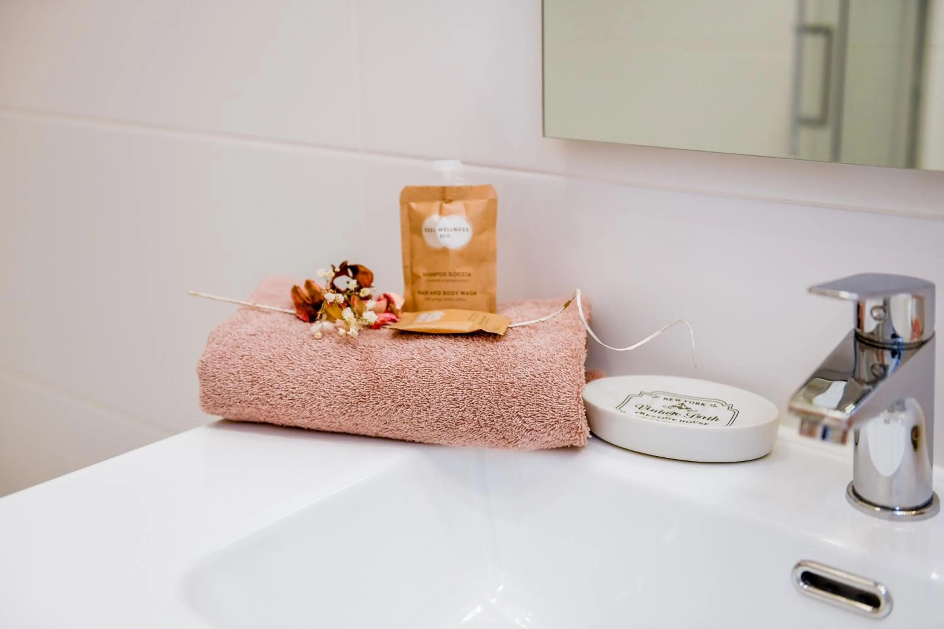 Bathroom in Sweet Arco Farnese