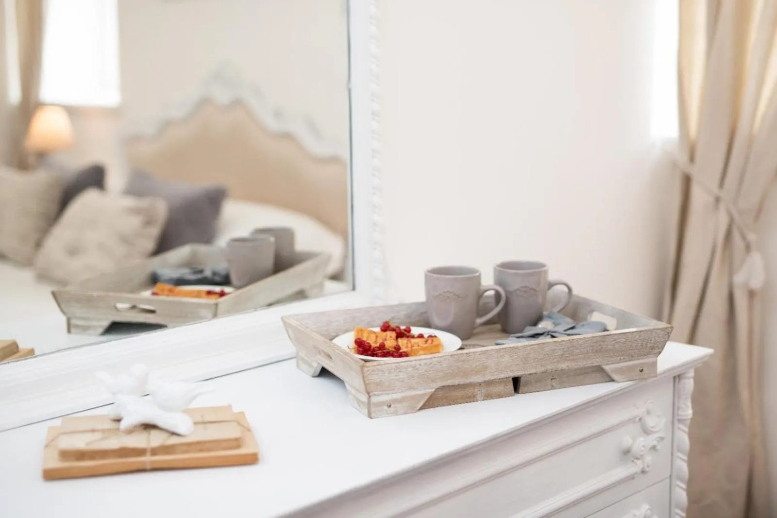 Decorative detail in Sweet Arco Farnese