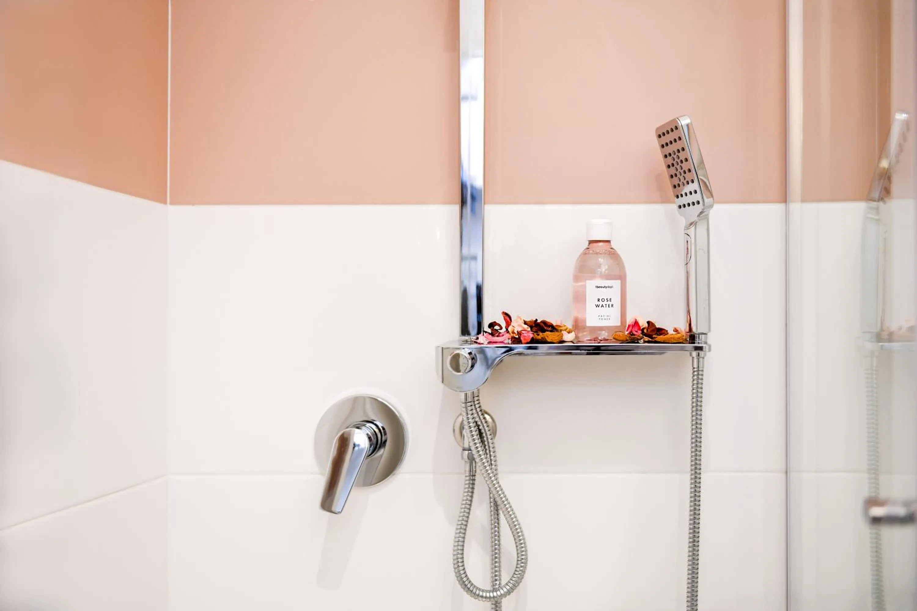 Bathroom in Sweet Arco Farnese