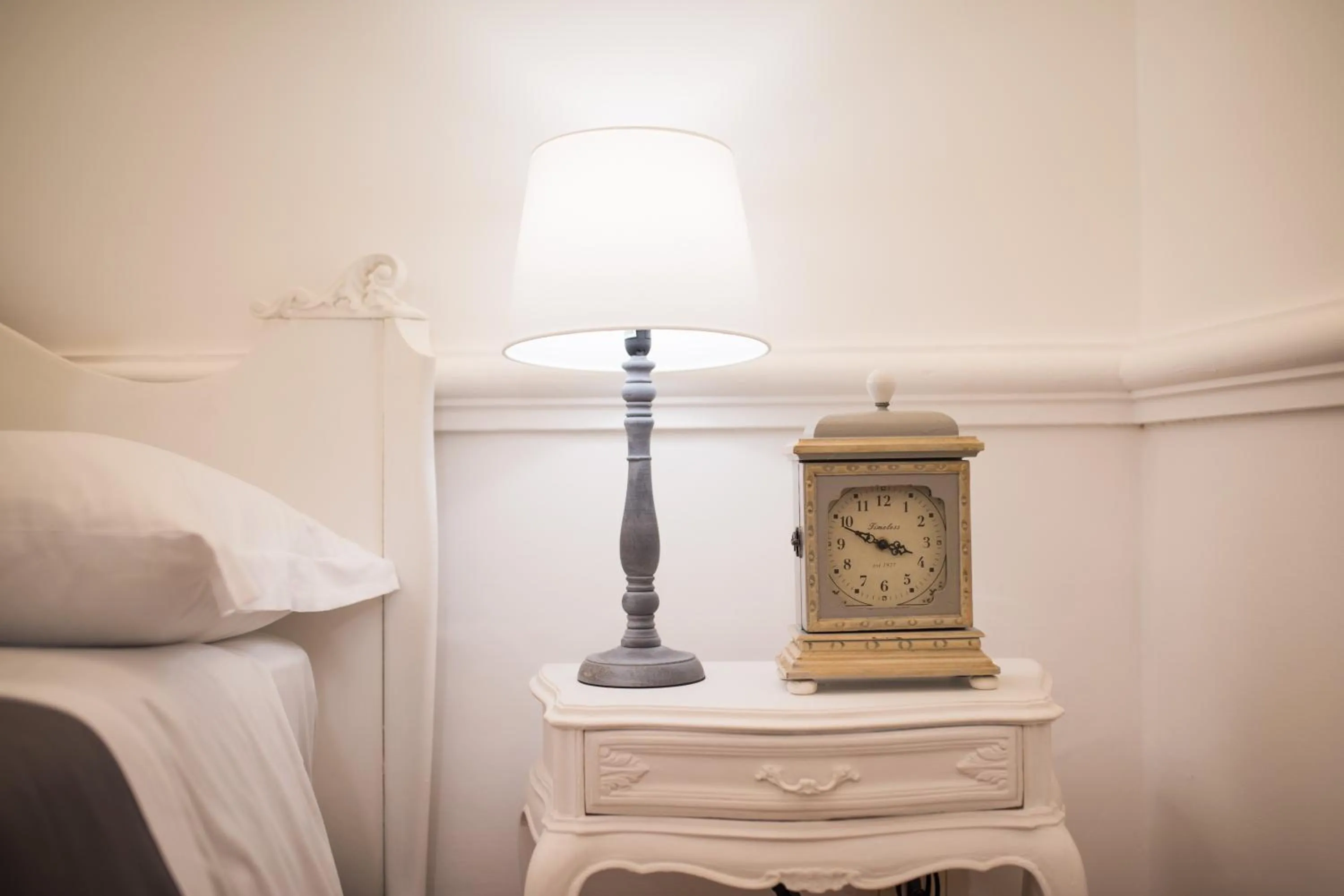 Decorative detail, Bed in Sweet Arco Farnese