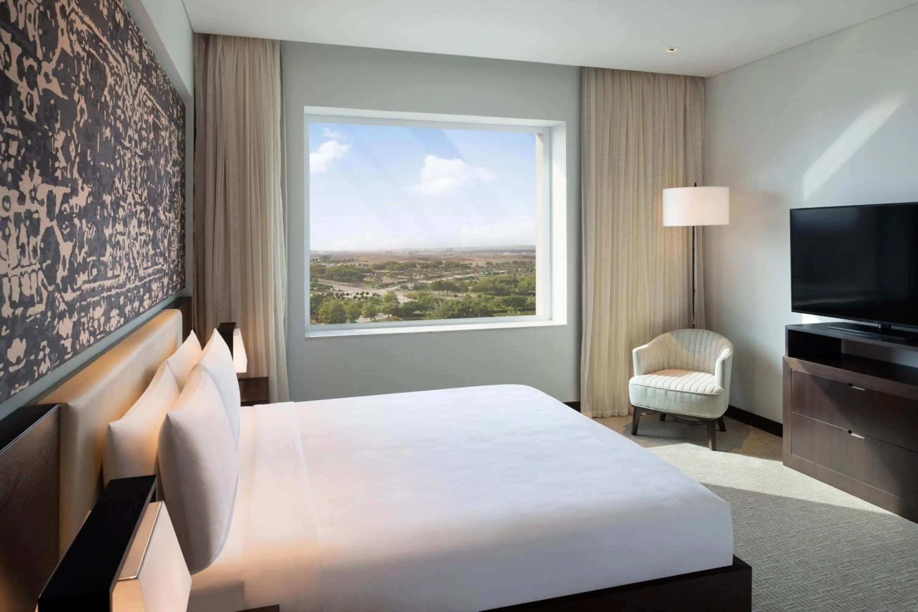 Photo of the whole room, Bed in JW Marriott Hotel Muscat