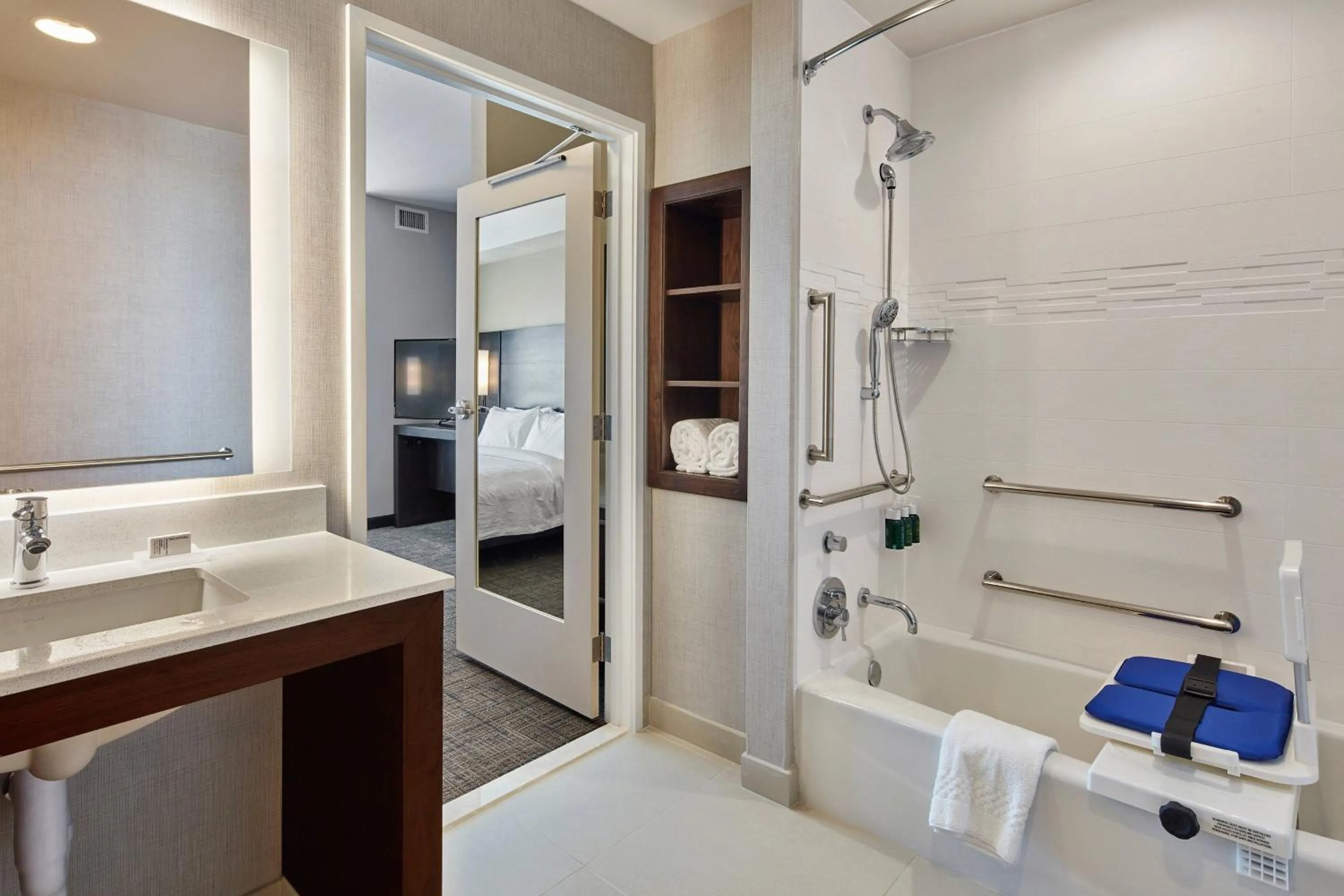 Bathroom, Bed in Residence Inn Sacramento Davis