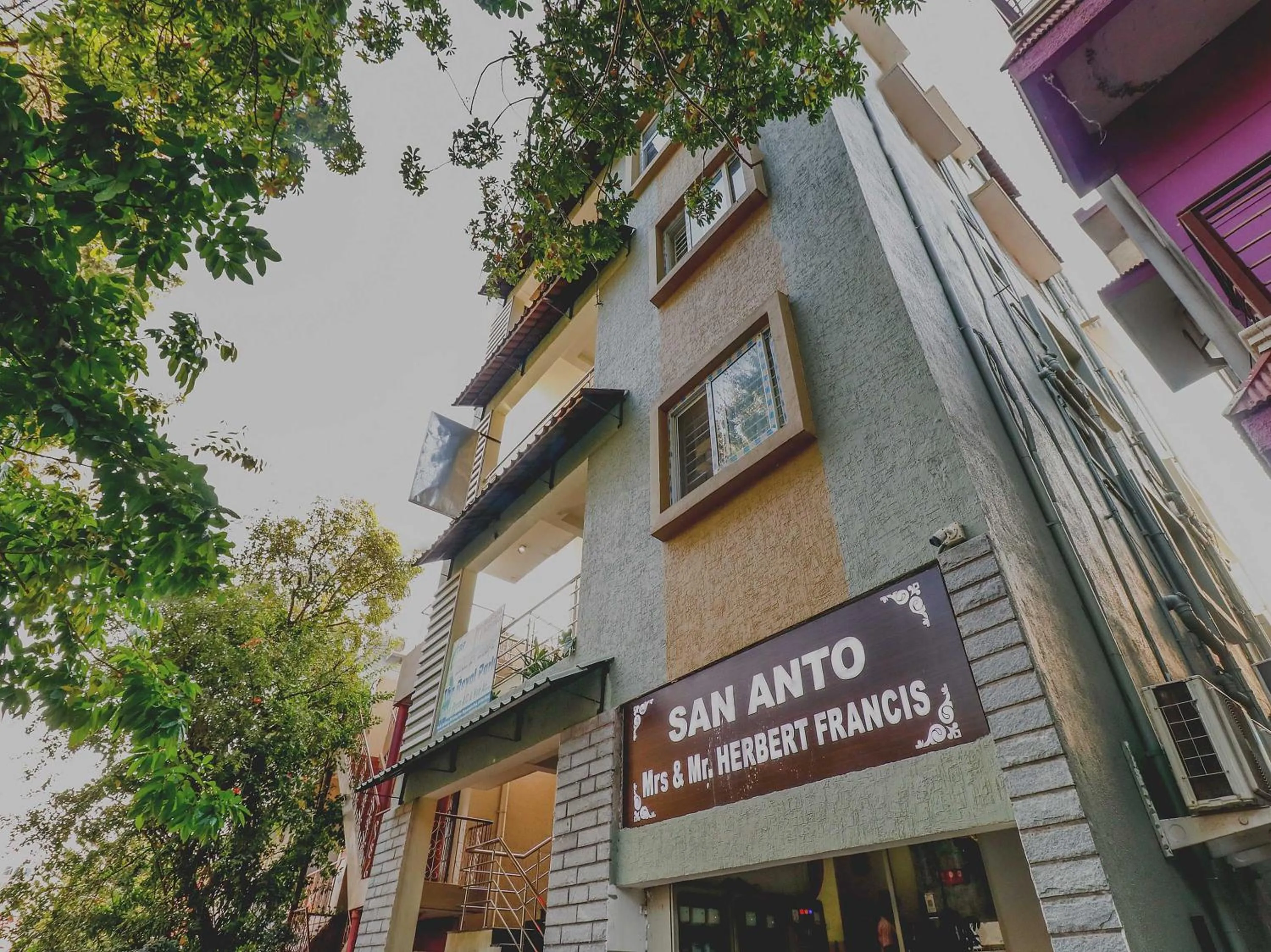 Facade/entrance in Hotel O The Royal Park