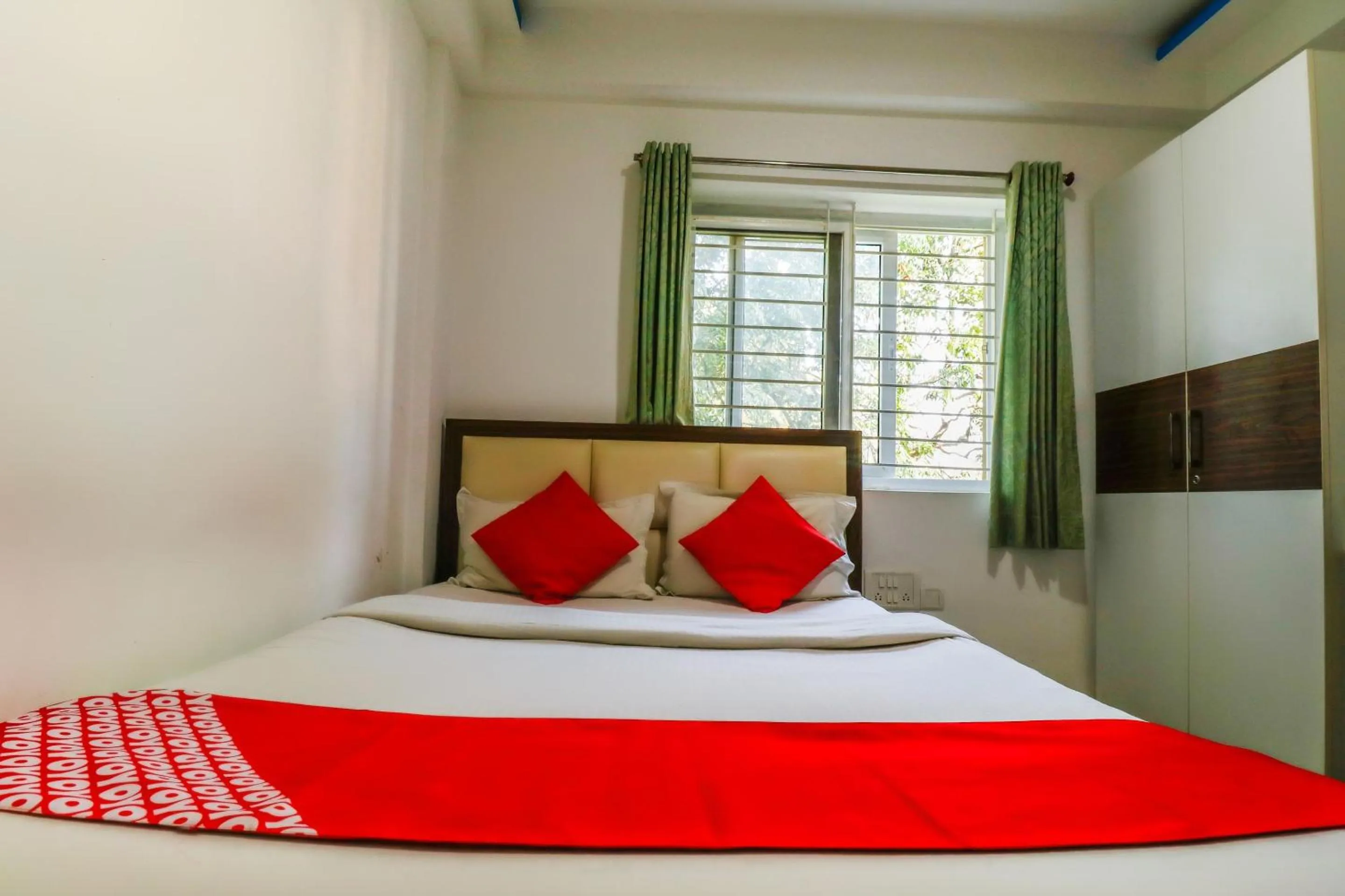 Bedroom, Bed in Hotel O The Royal Park