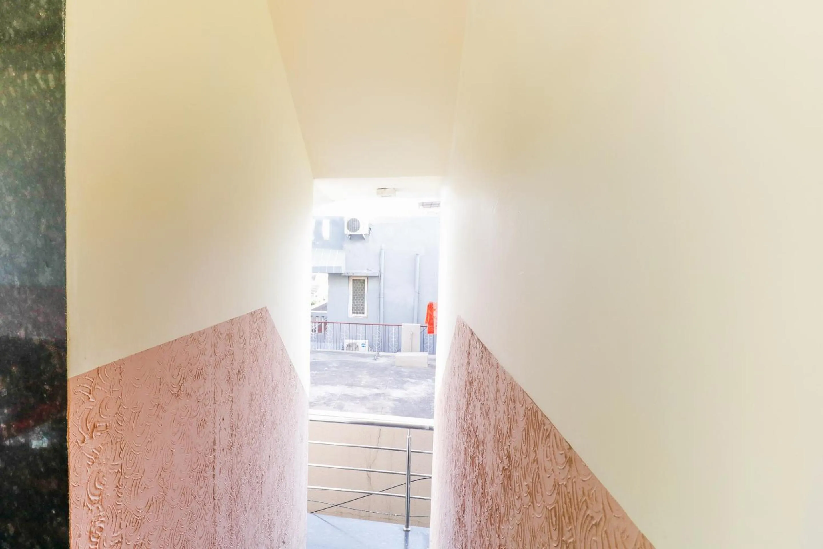 Facade/entrance in Hotel O The Royal Park