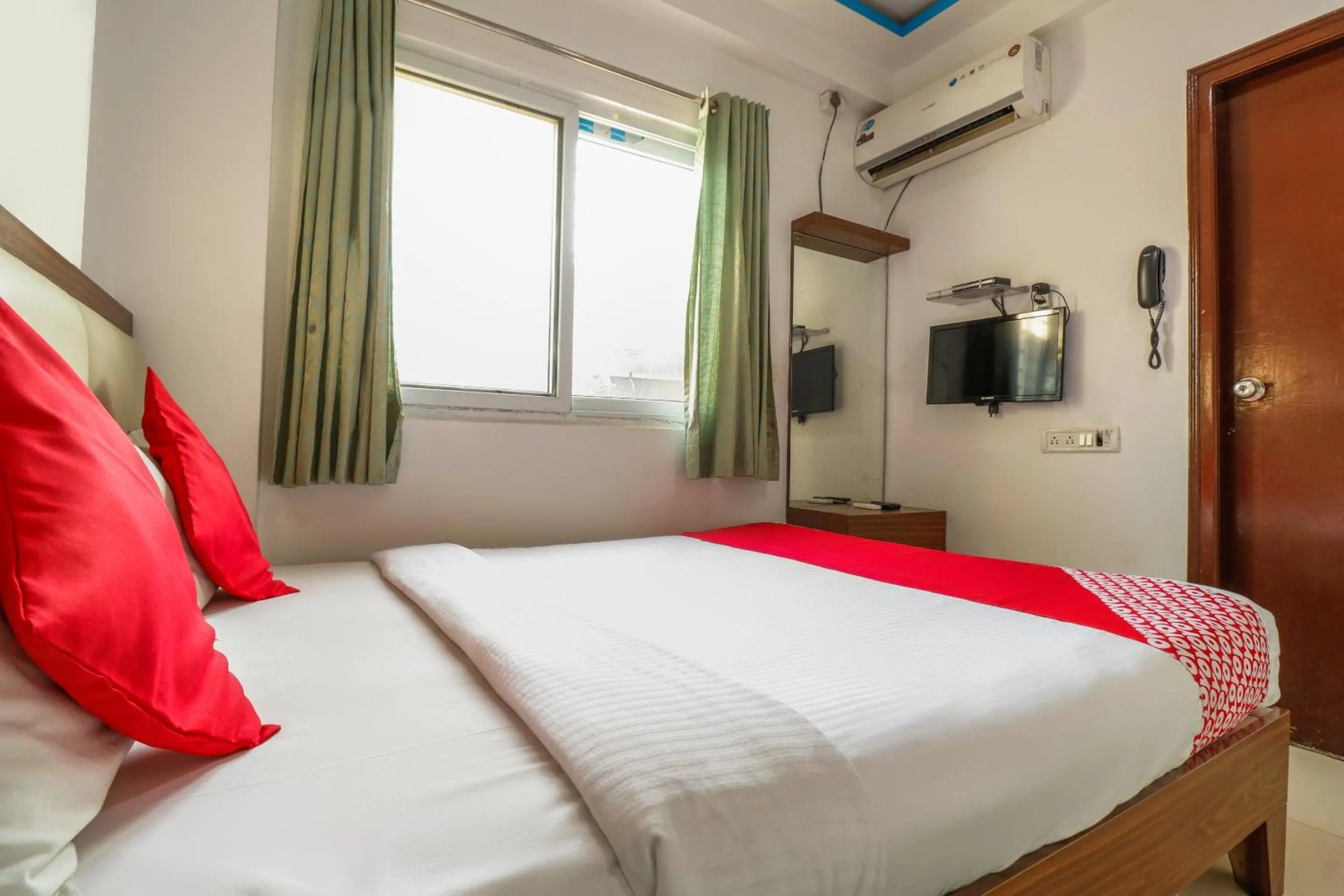 Bedroom, Bed in Hotel O The Royal Park