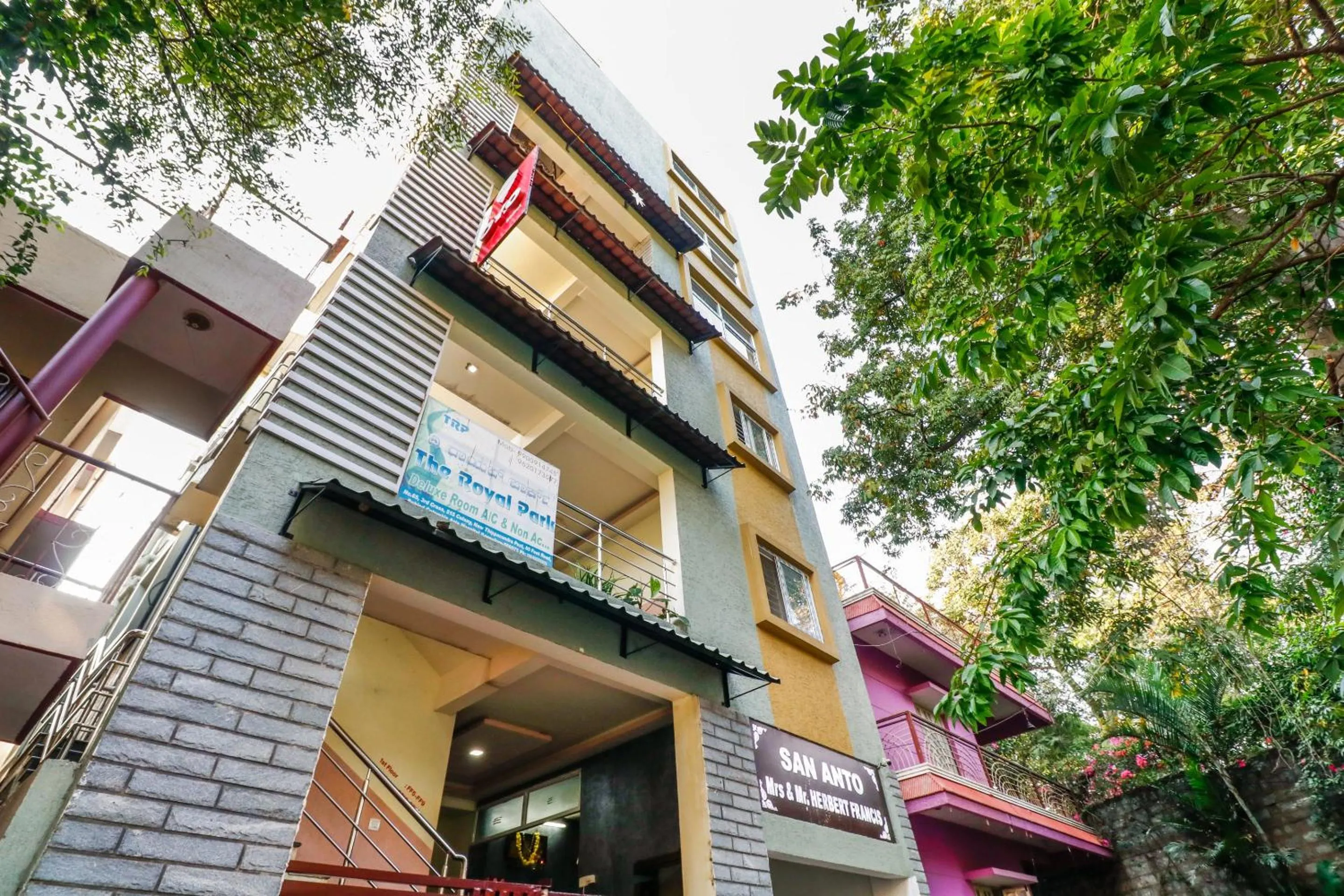 Facade/entrance in Hotel O The Royal Park
