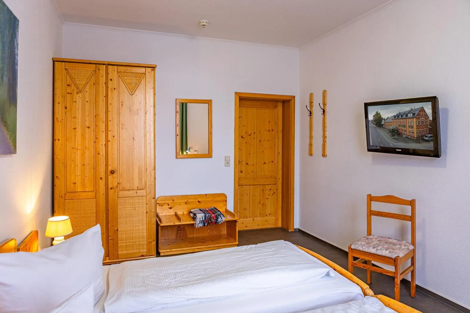 Photo of the whole room, Bed in Der Bayerische Hof