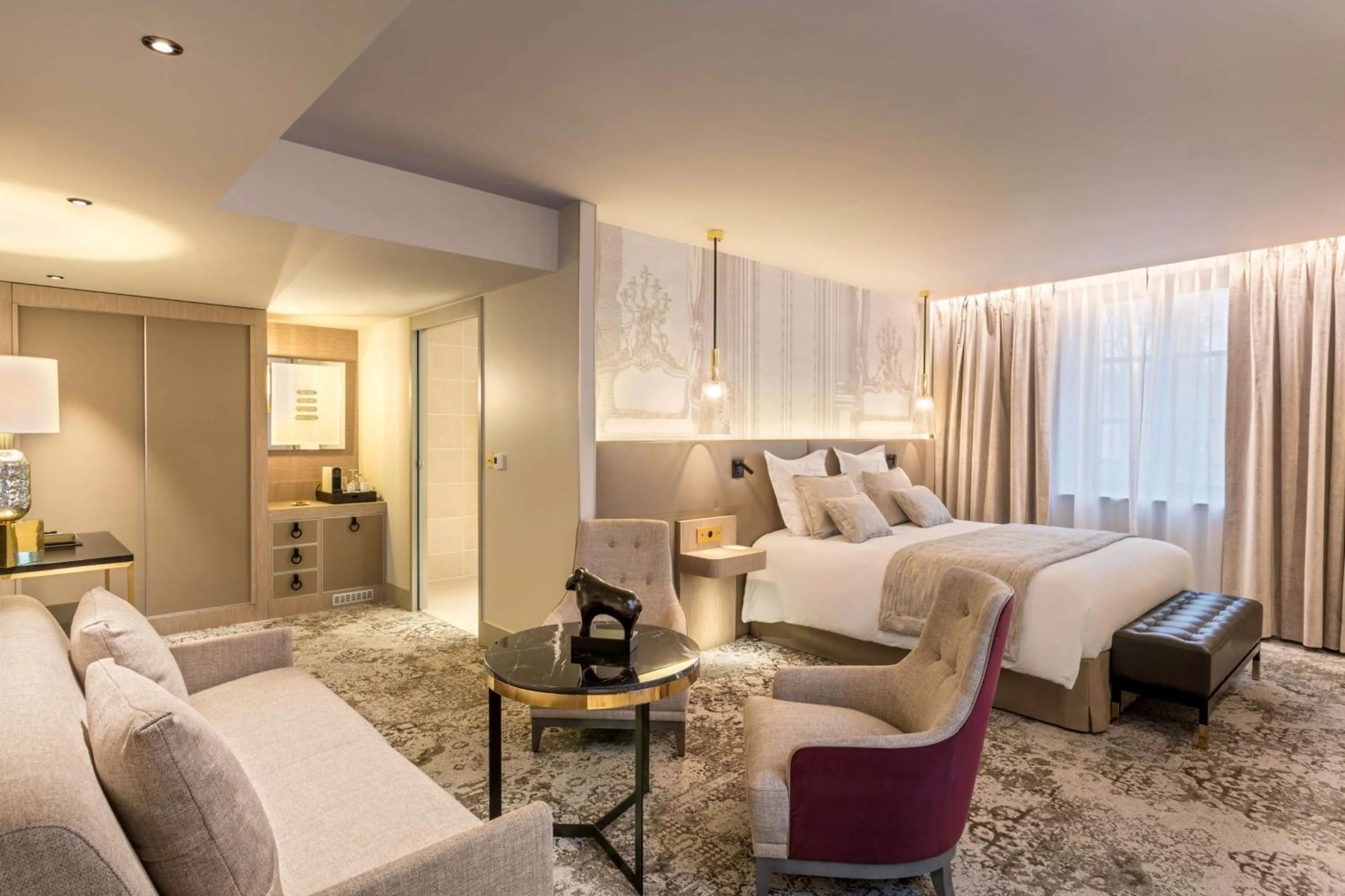 Shower, Bed in Hôtel & Spa Les Sept Fontaines Best Western Premier