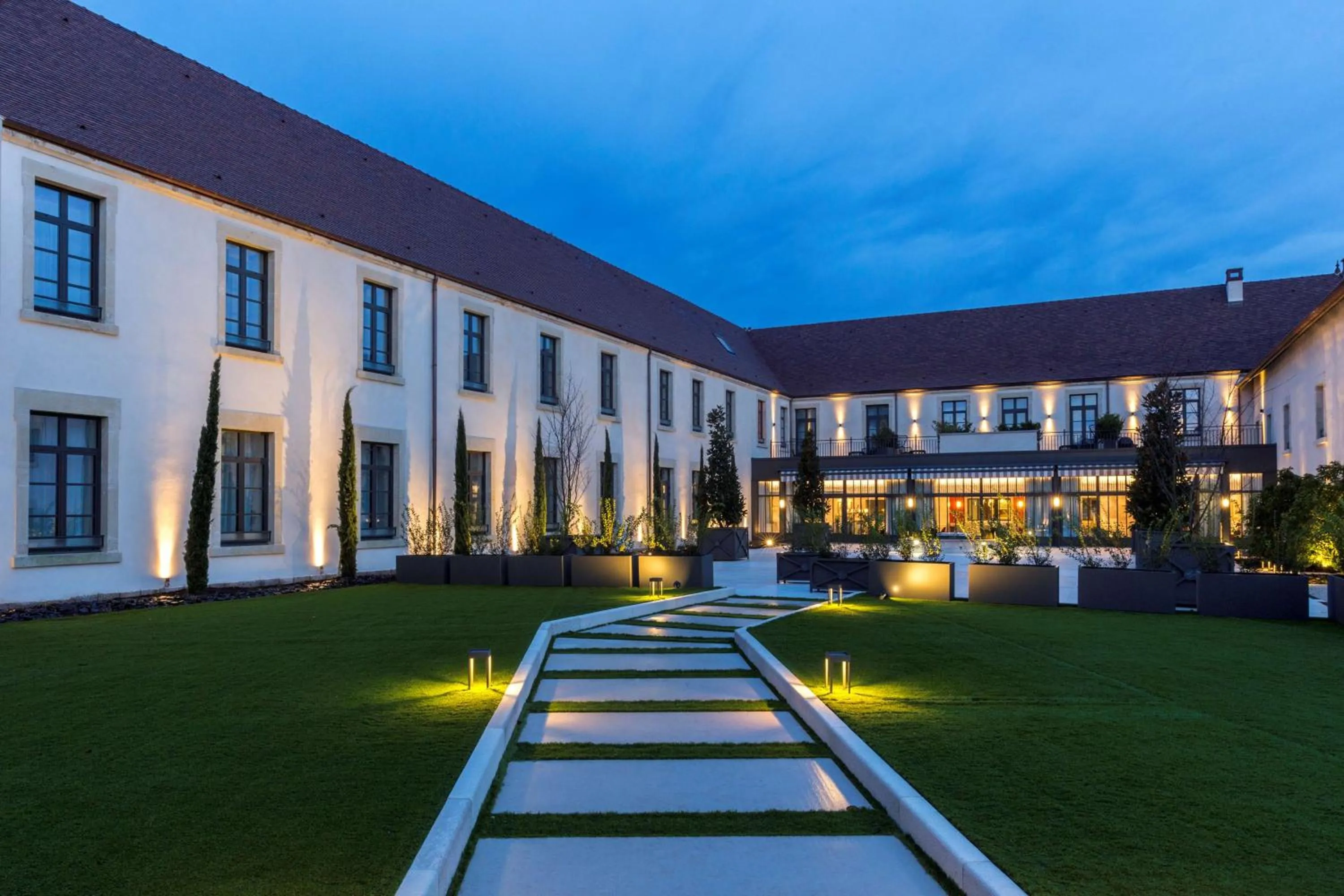 Property building in Hôtel & Spa Les Sept Fontaines Best Western Premier