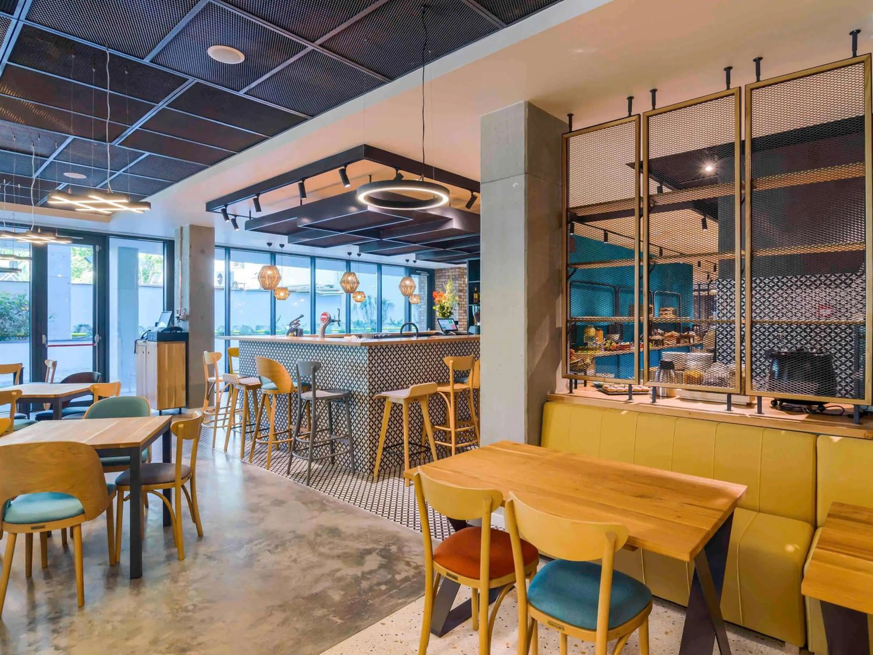 Lounge or bar in ibis Styles Bucharest City Center