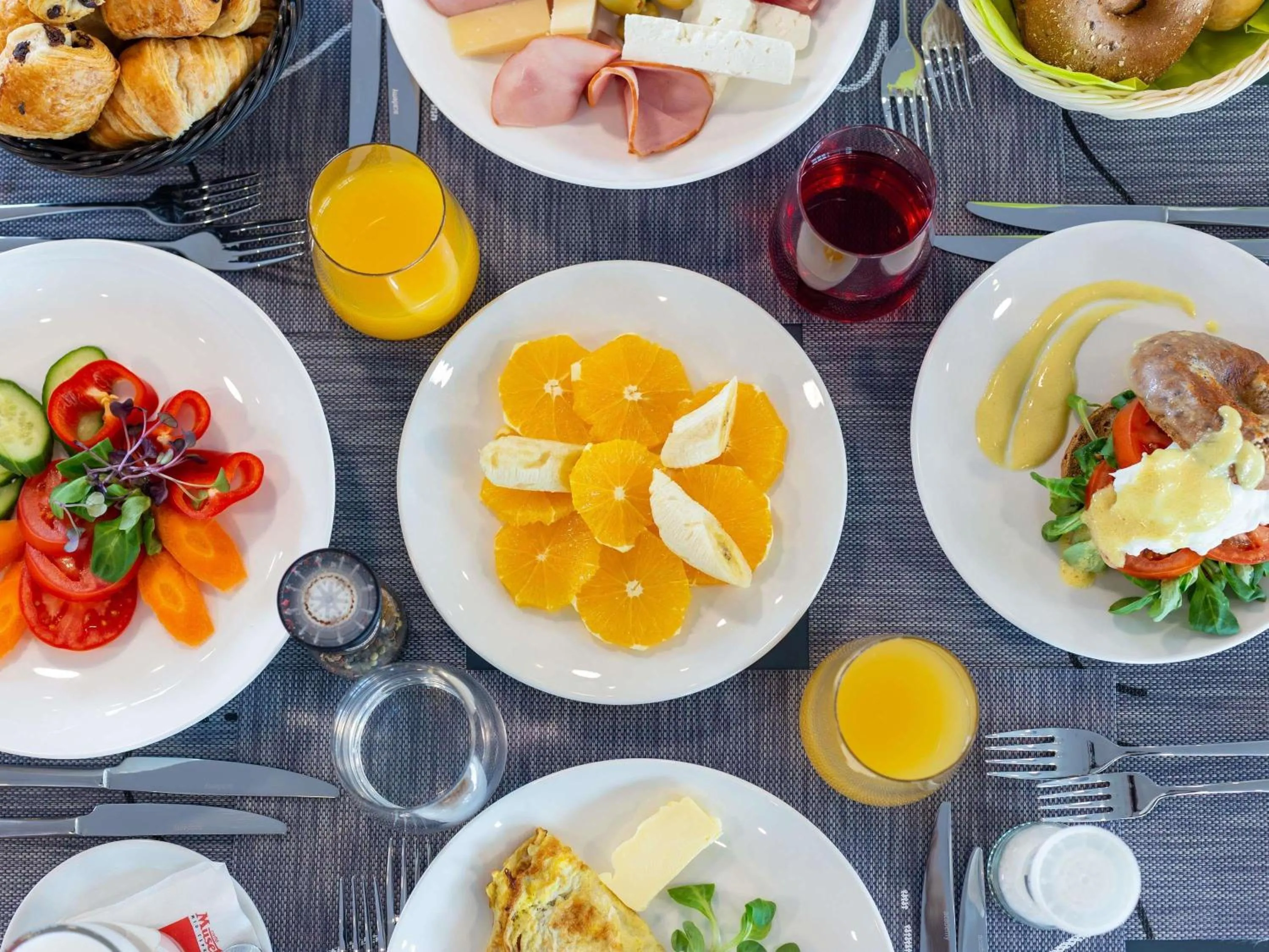 Breakfast in Ibis Styles Bucharest Airport