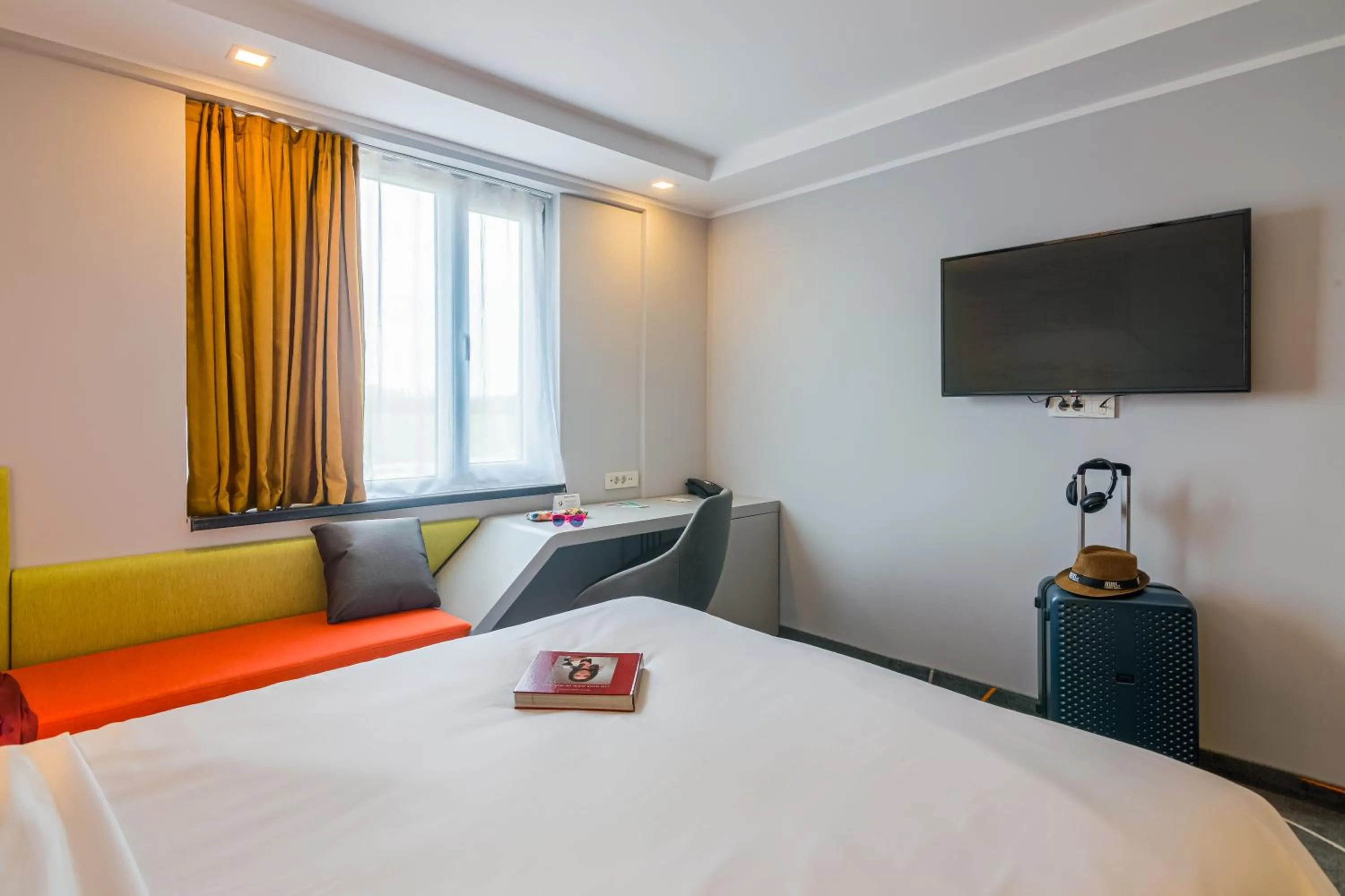 Bedroom, Bed in Ibis Styles Bucharest Airport