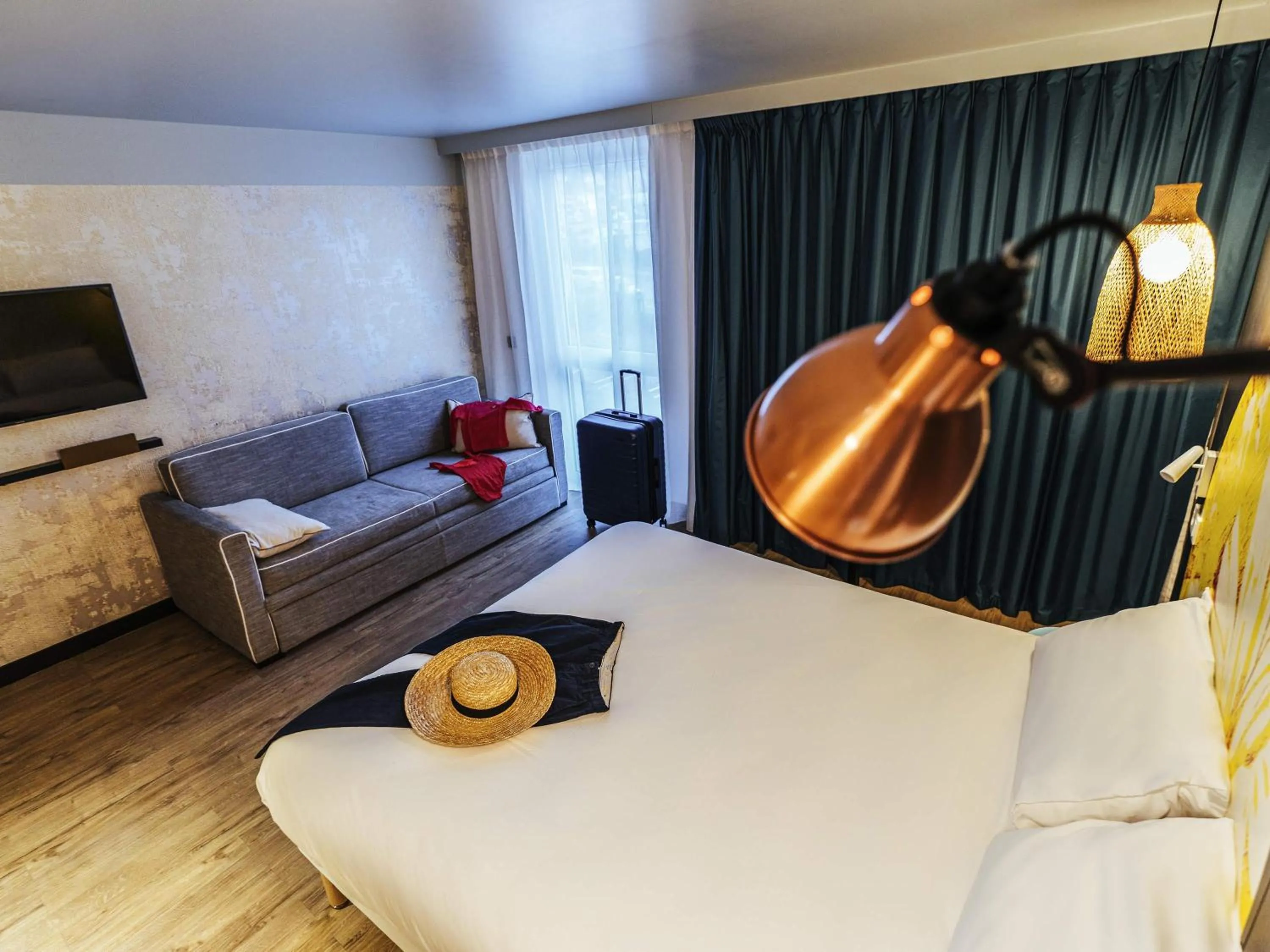 Bedroom, Bed in ibis Styles Le Treport Mers Les Bains