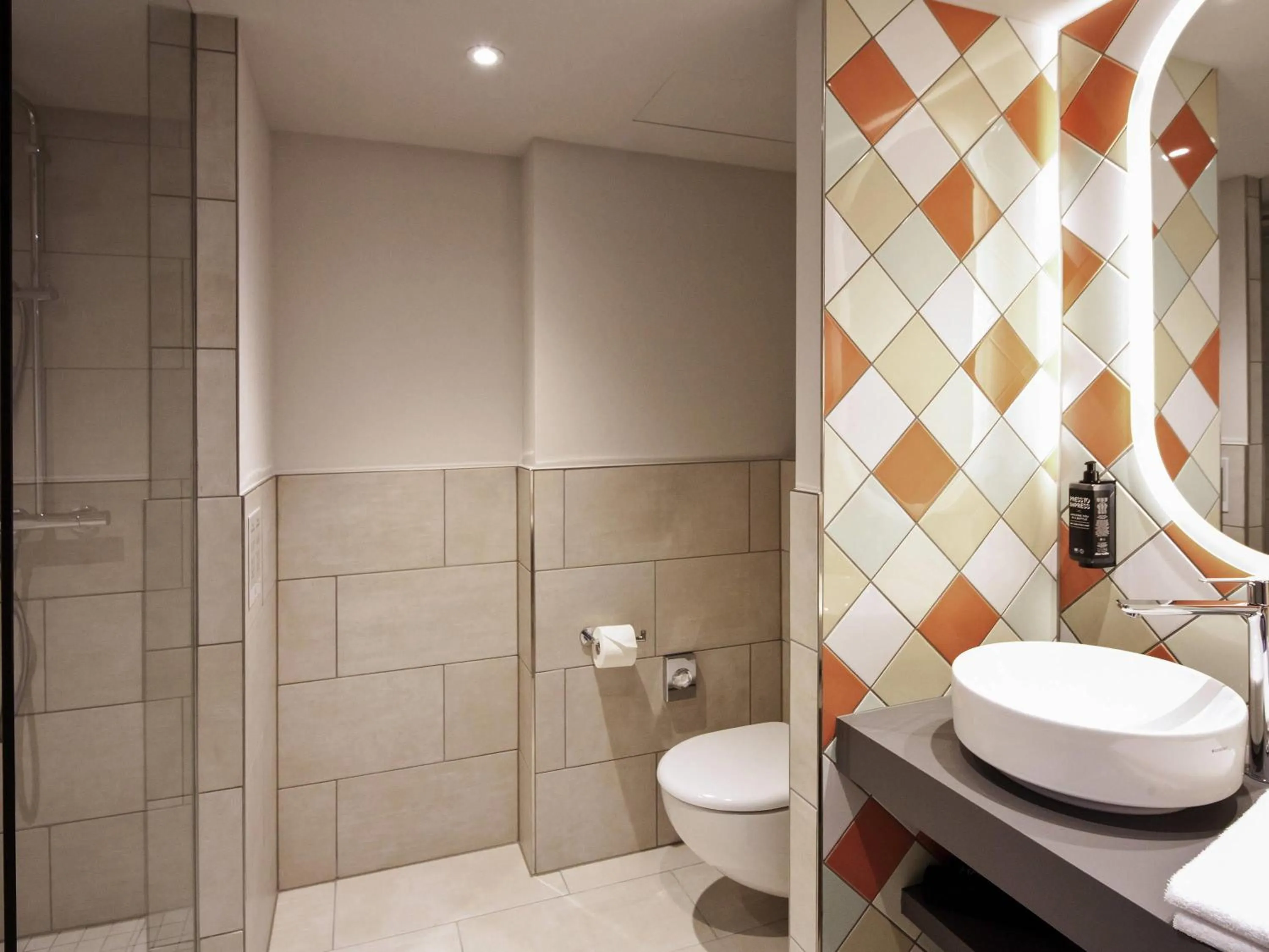 Bedroom in ibis Styles Klagenfurt am Woerthersee