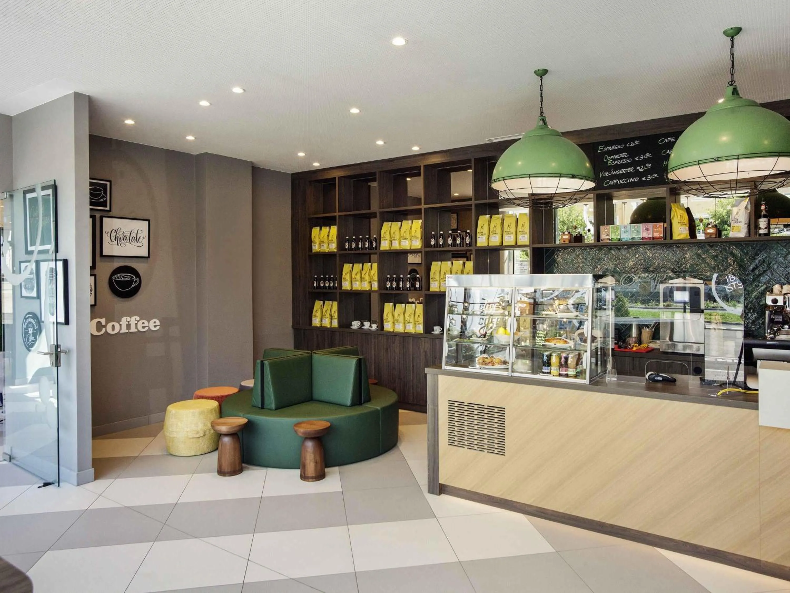 Lounge or bar in ibis Styles Klagenfurt am Woerthersee