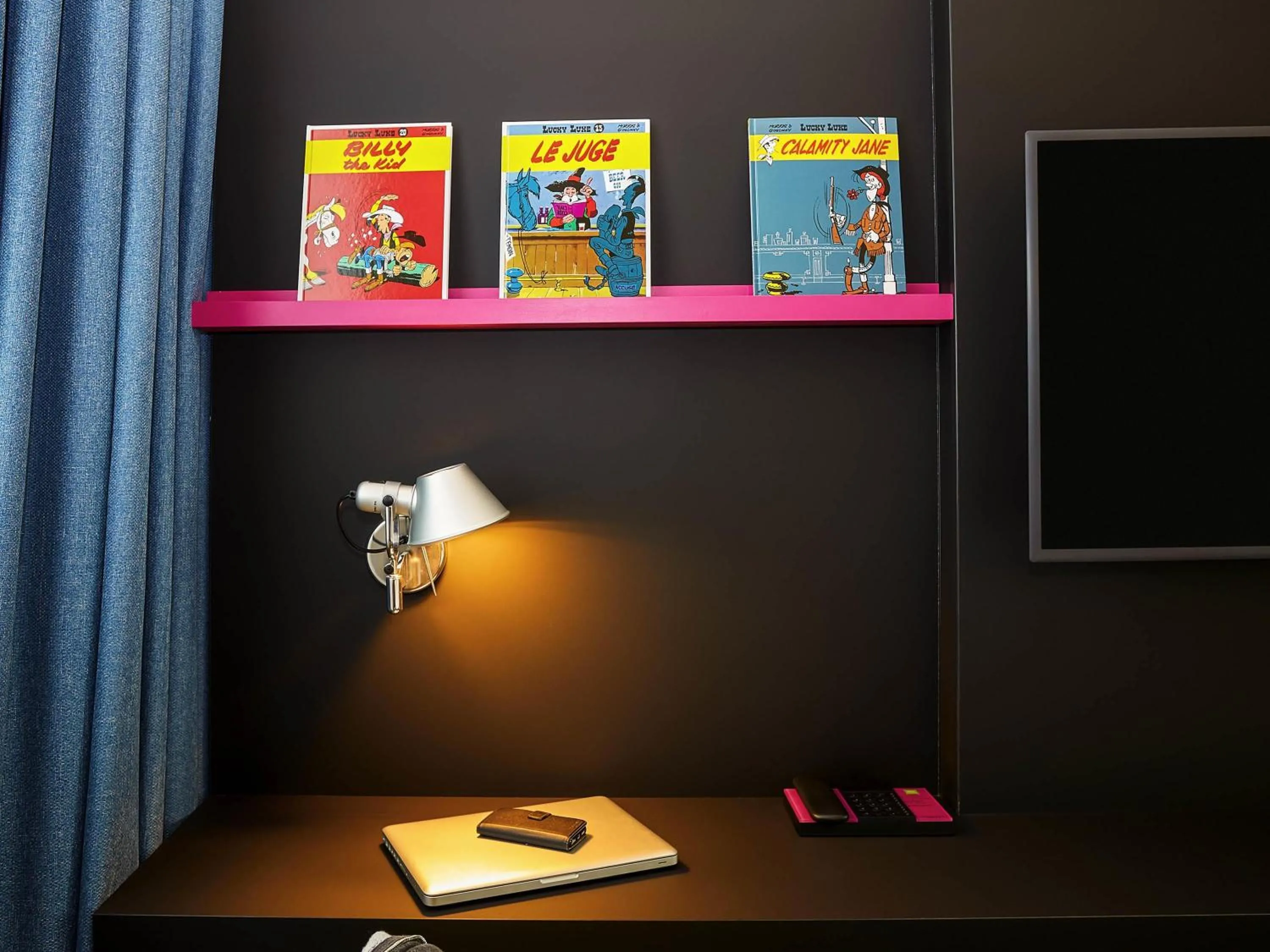 Bedroom in ibis Styles Liege Guillemins