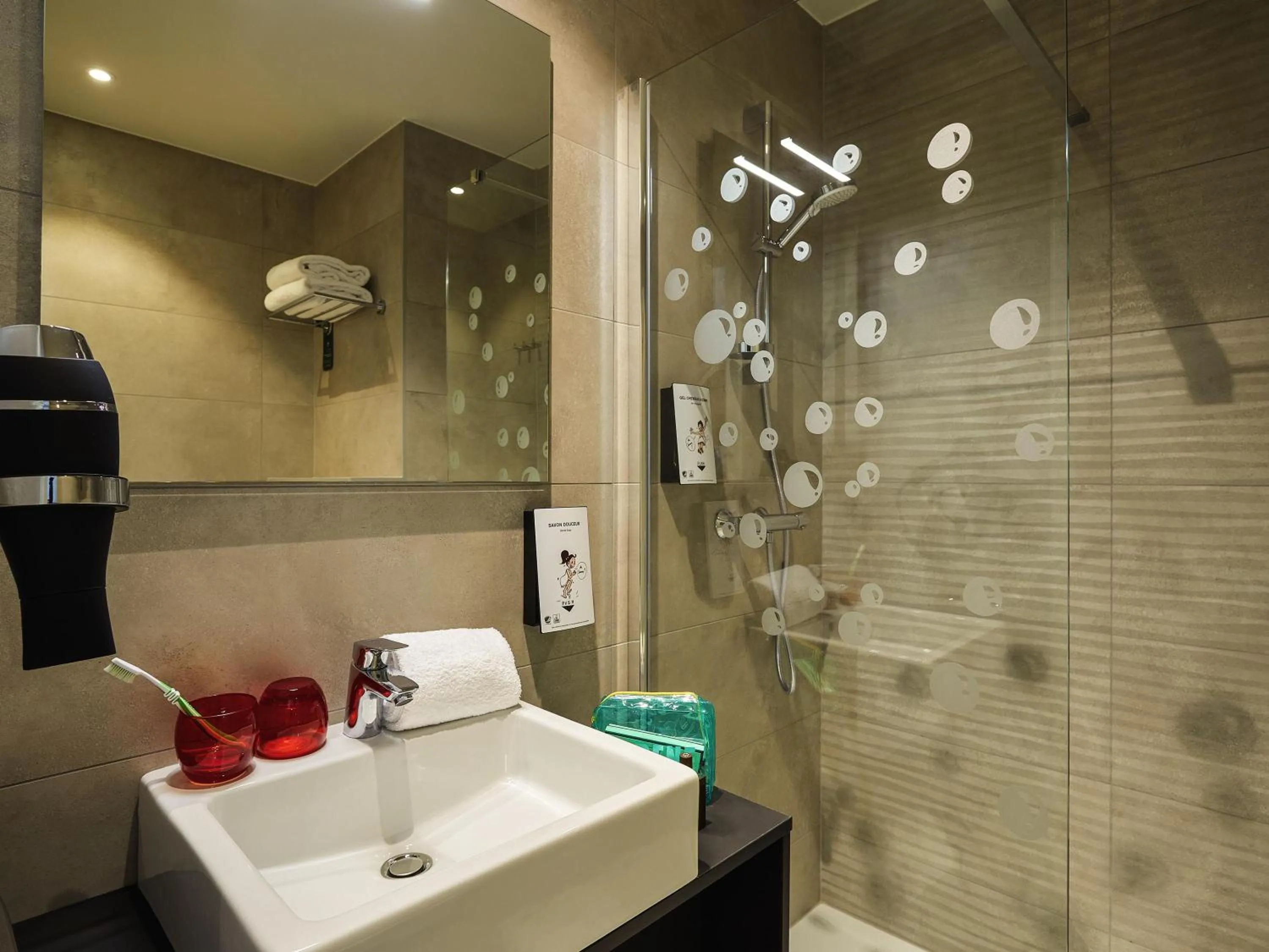 Bedroom in ibis Styles Liege Guillemins