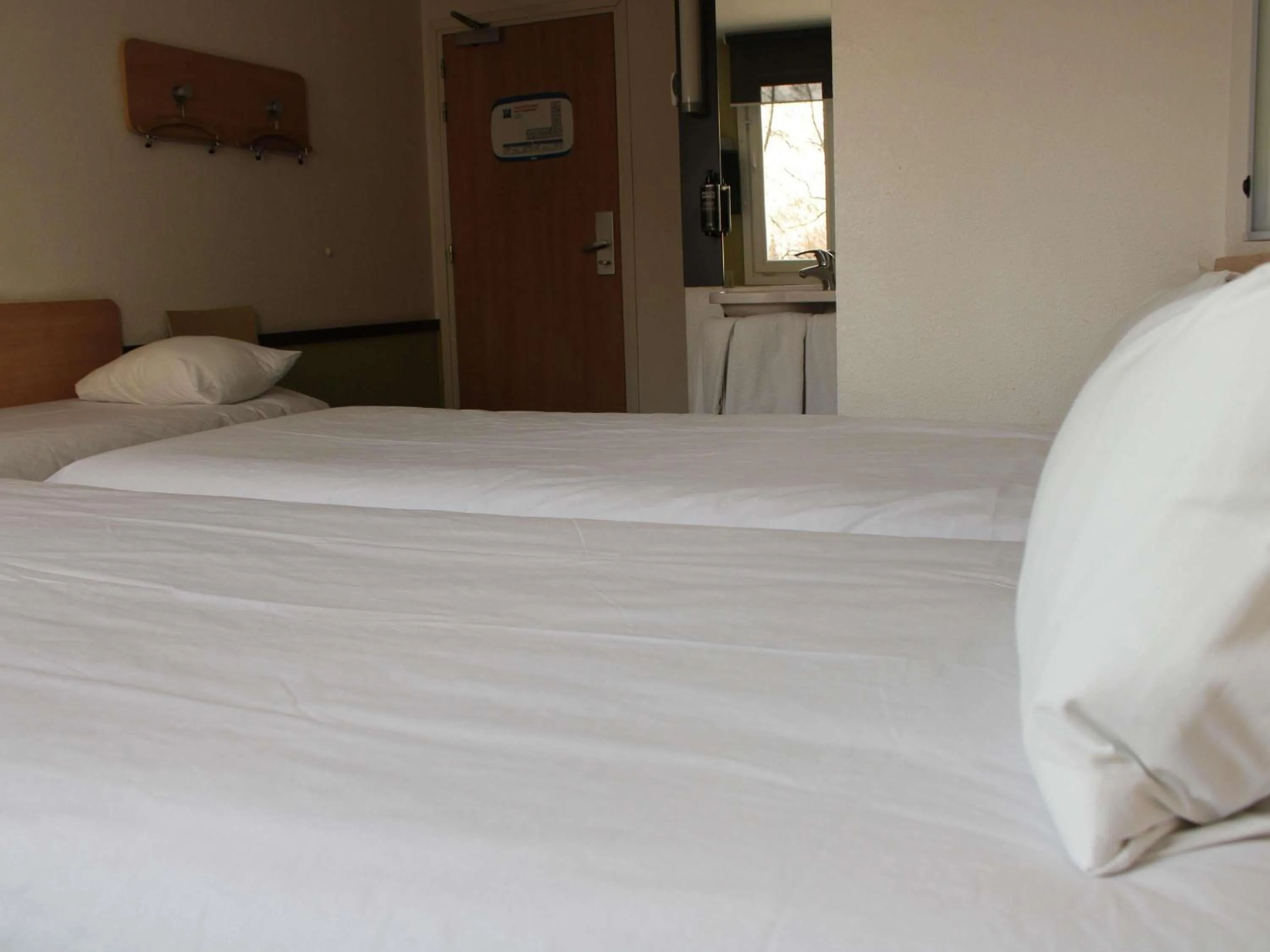 Bedroom, Bed in ibis budget Wrocław Stadion