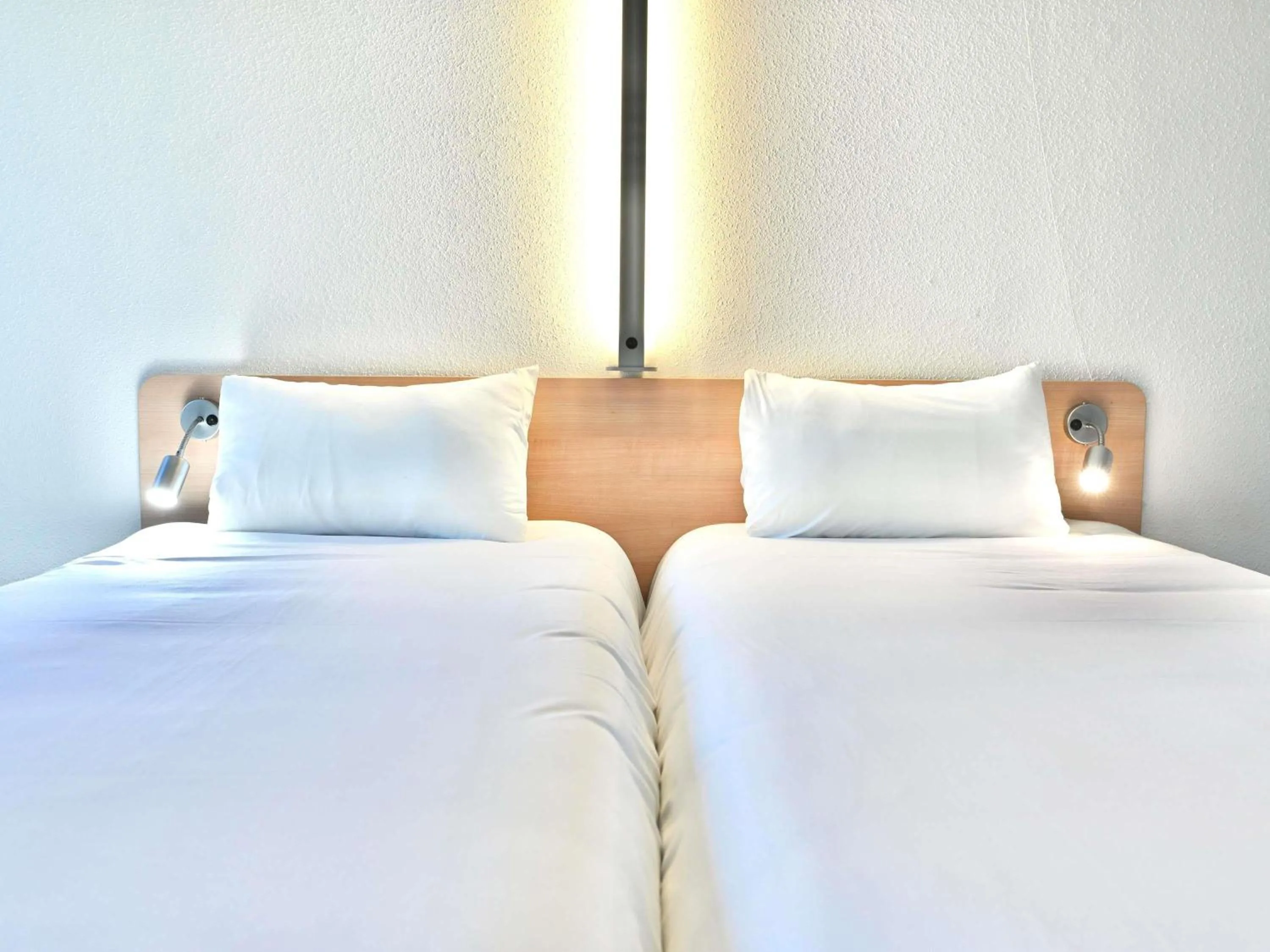 Bedroom, Bed in ibis budget Wrocław Stadion