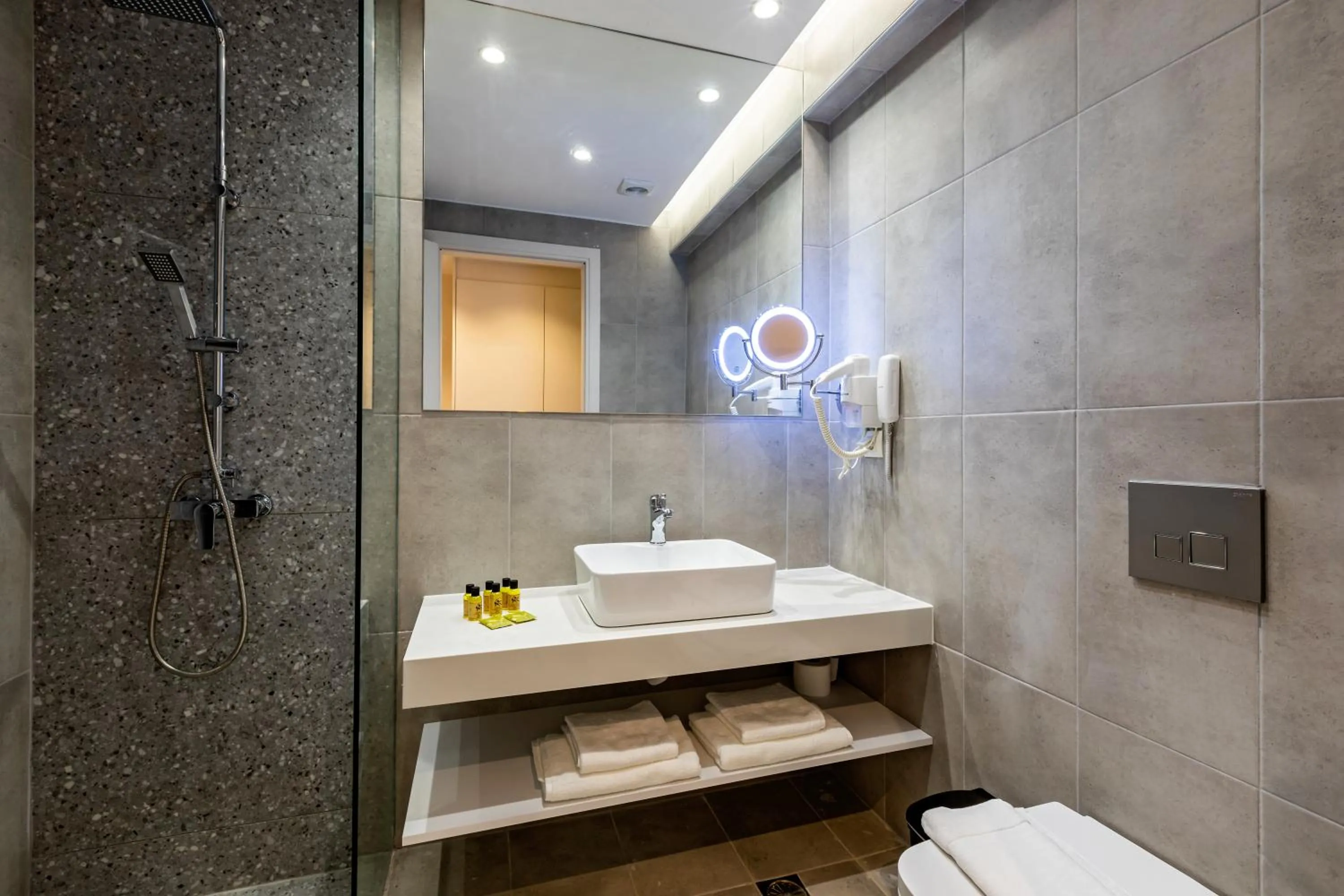 Bathroom in White Olive Premium Lindos