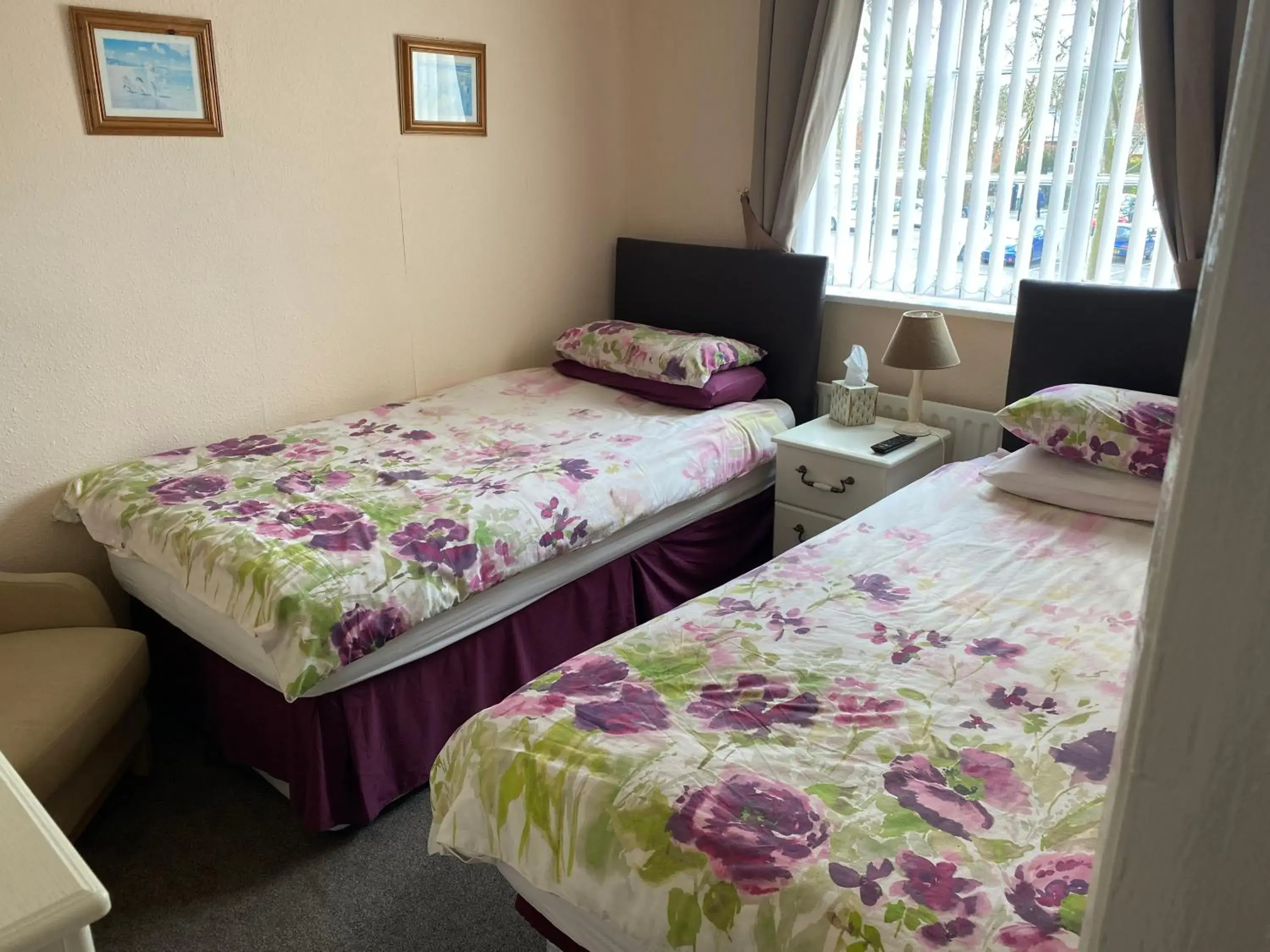 Twin Room with Shower - single occupancy in The Mallards Twin Room with Shower - single occupancy in The Mallards