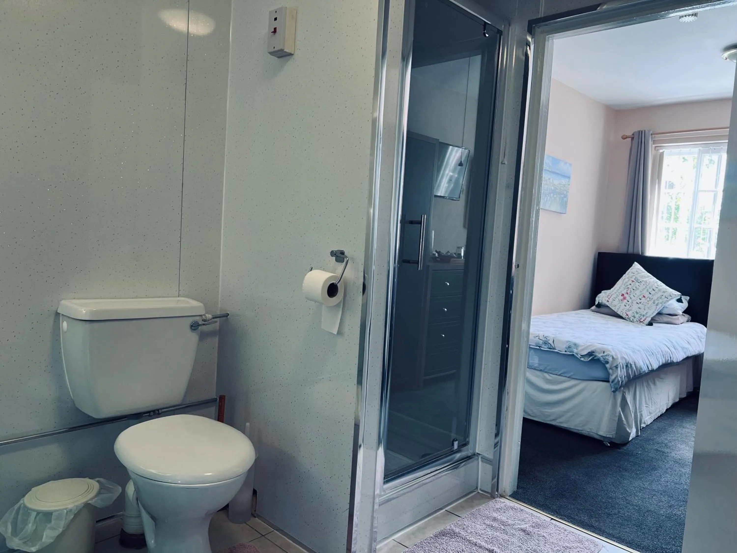 Bedroom, Bed in The Mallards