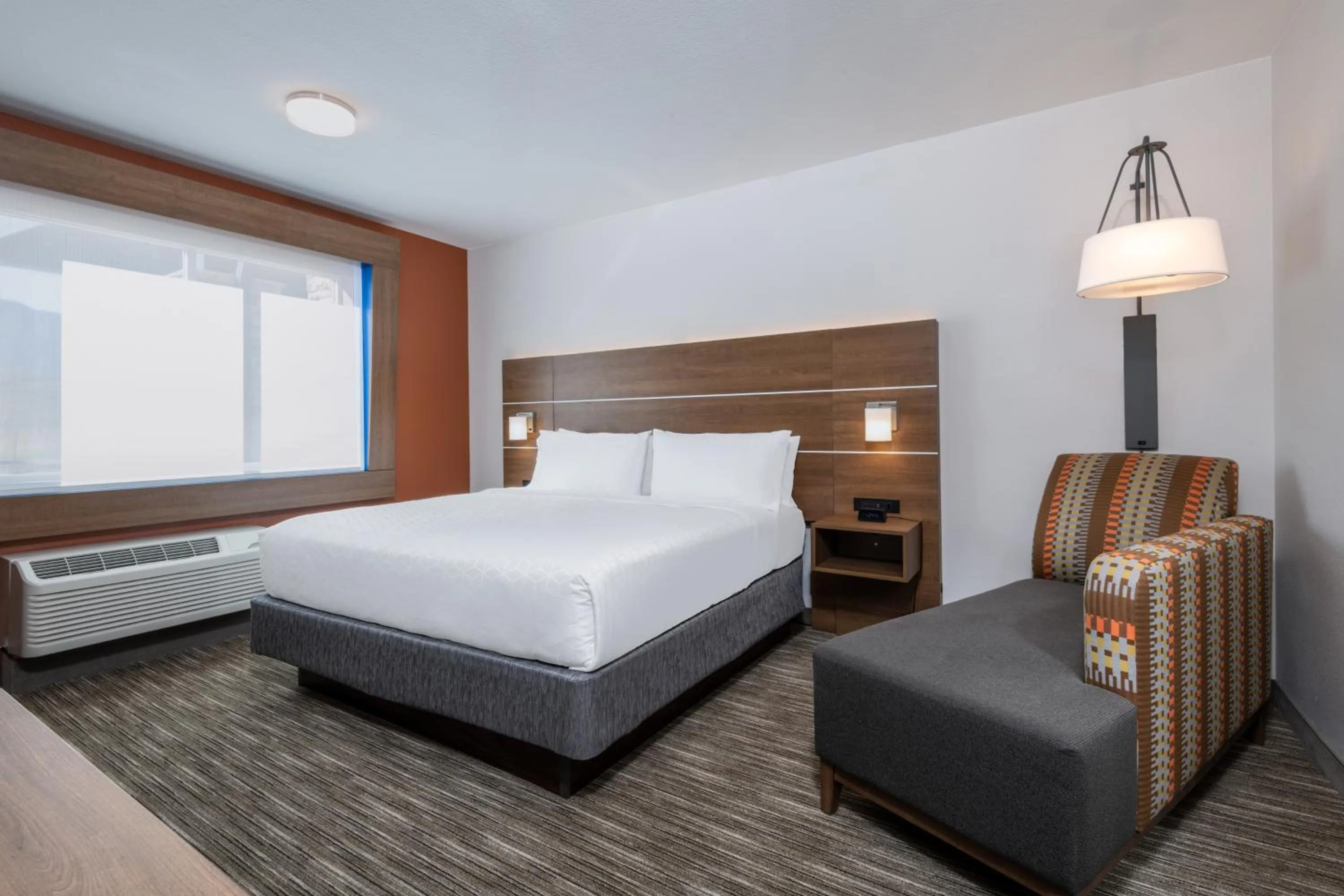 Bed in Holiday Inn Express & Suites - Colorado Springs South I-25 by IHG