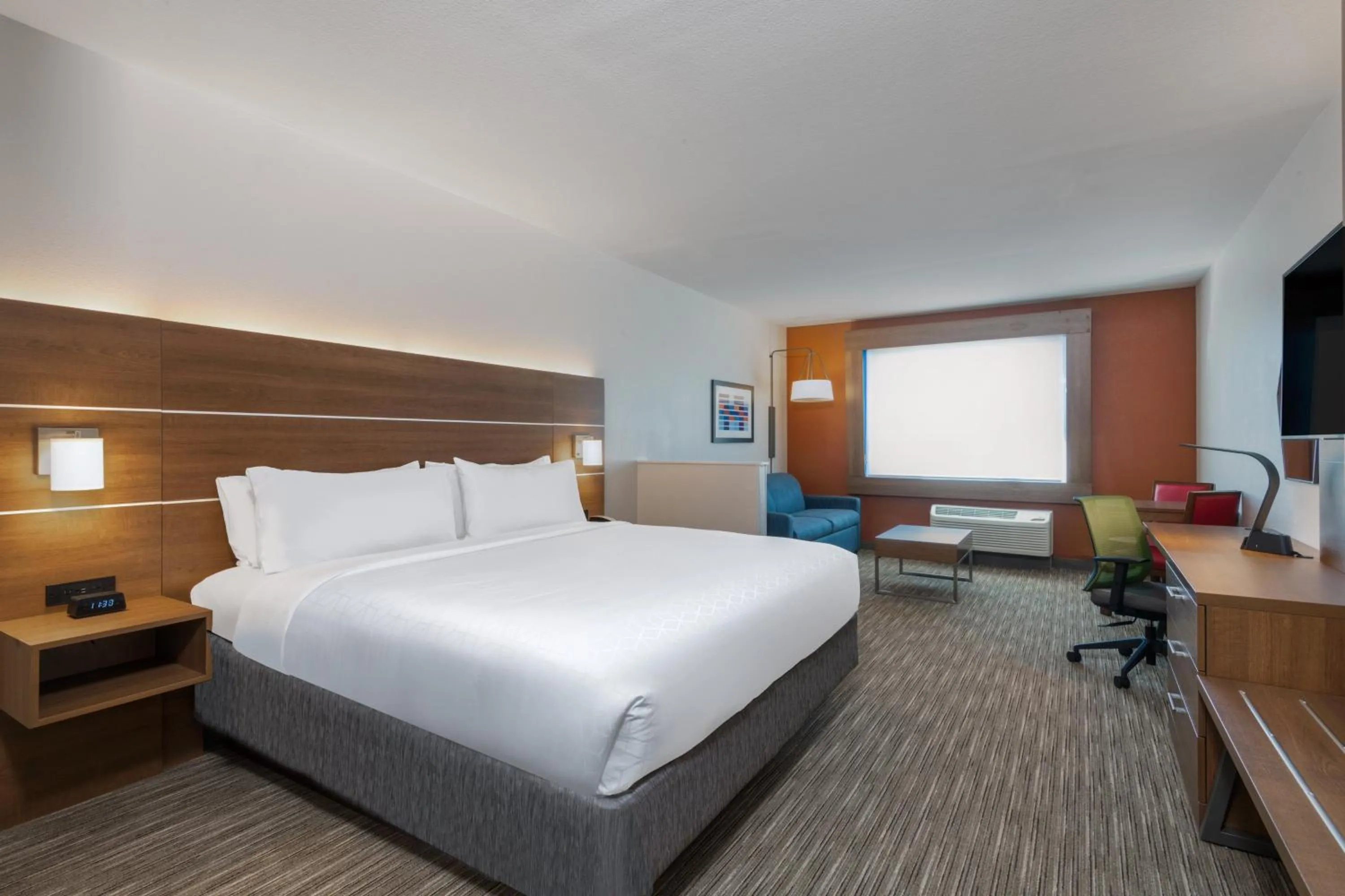 Photo of the whole room, Bed in Holiday Inn Express & Suites - Colorado Springs South I-25 by IHG