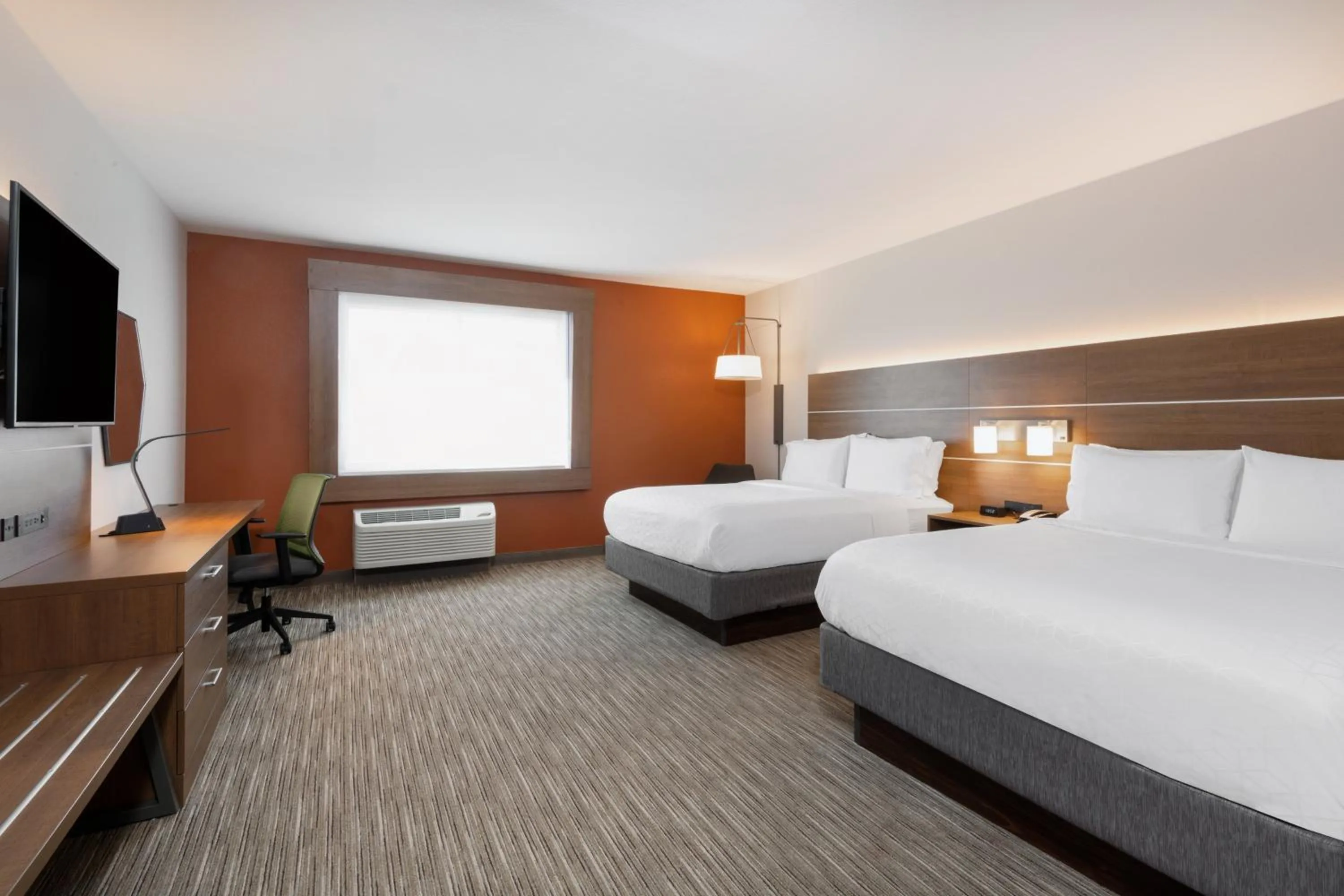 Photo of the whole room, Bed in Holiday Inn Express & Suites - Colorado Springs South I-25 by IHG