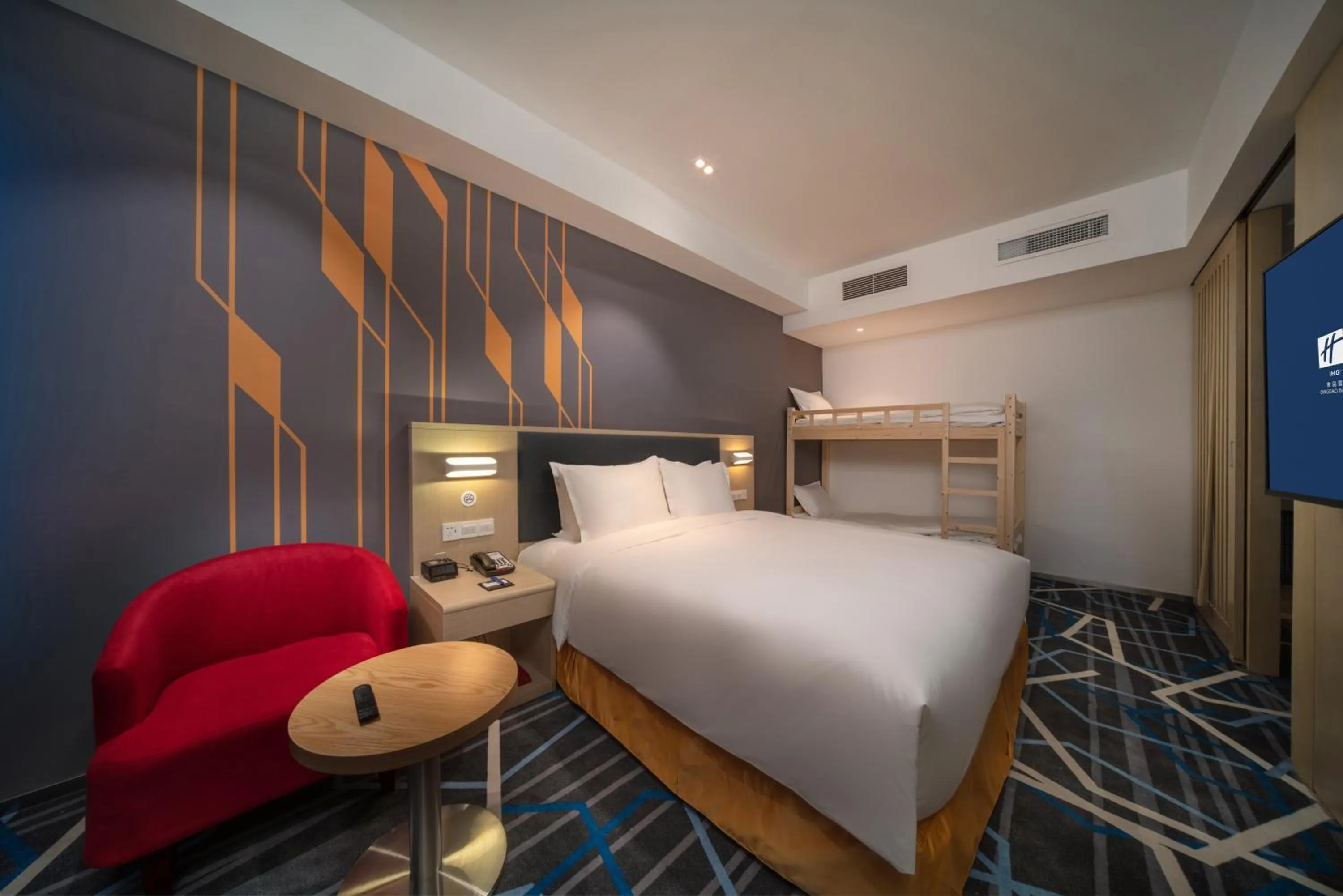 Photo of the whole room, Bed in Holiday Inn Express Qingdao Innovation Park by IHG