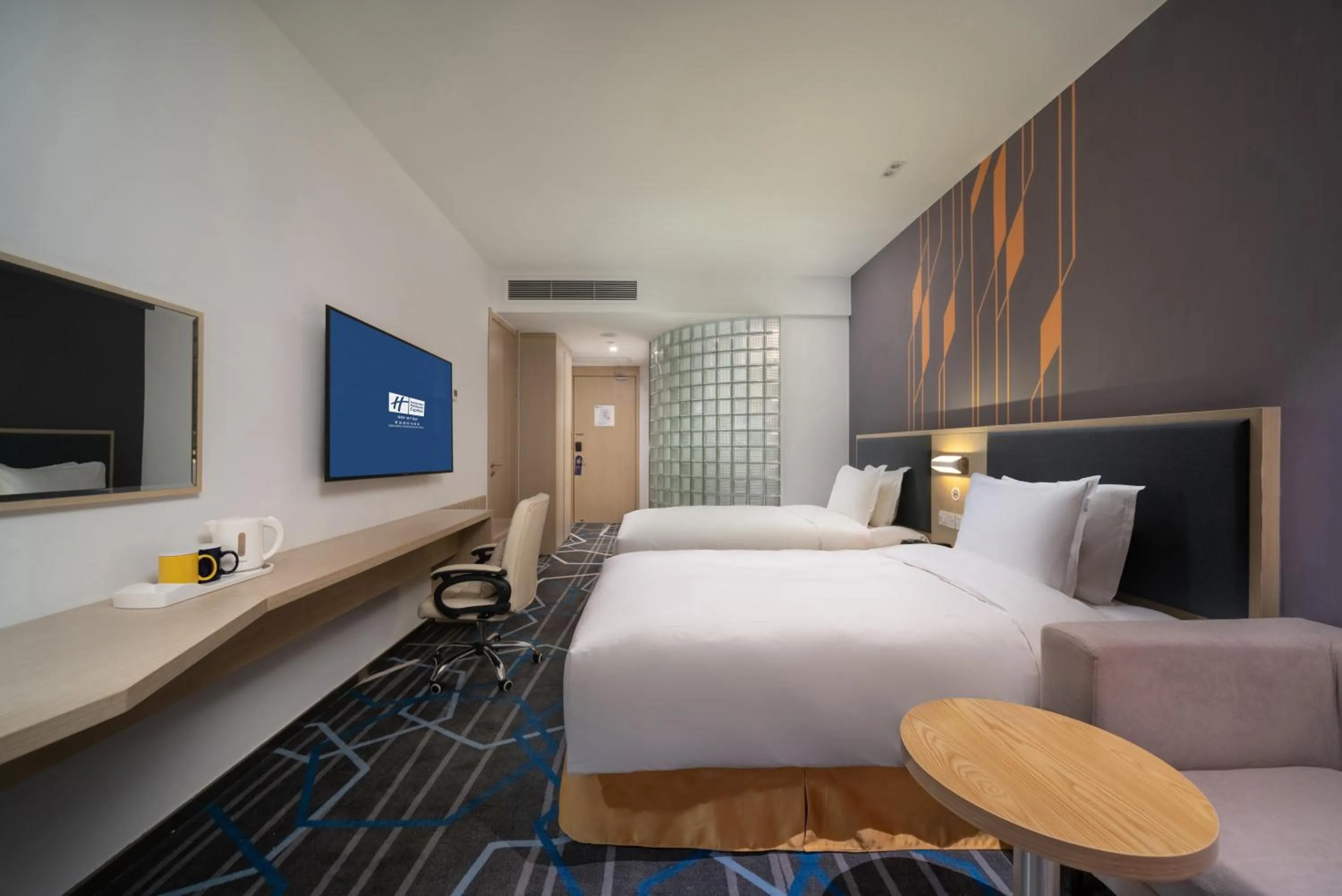 Photo of the whole room, Bed in Holiday Inn Express Qingdao Innovation Park by IHG